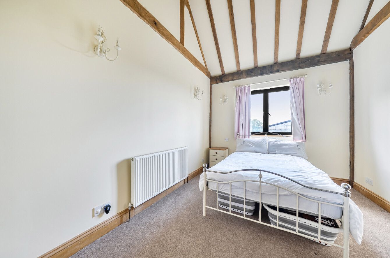 4 bedroom detached house For Sale in Tonbridge - Photograph 12