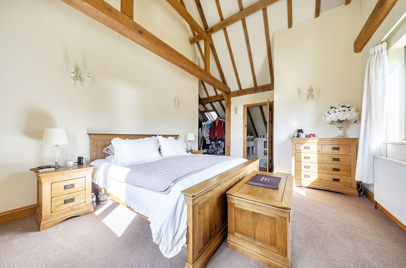 4 bedroom detached house For Sale in Tonbridge - Photograph 9