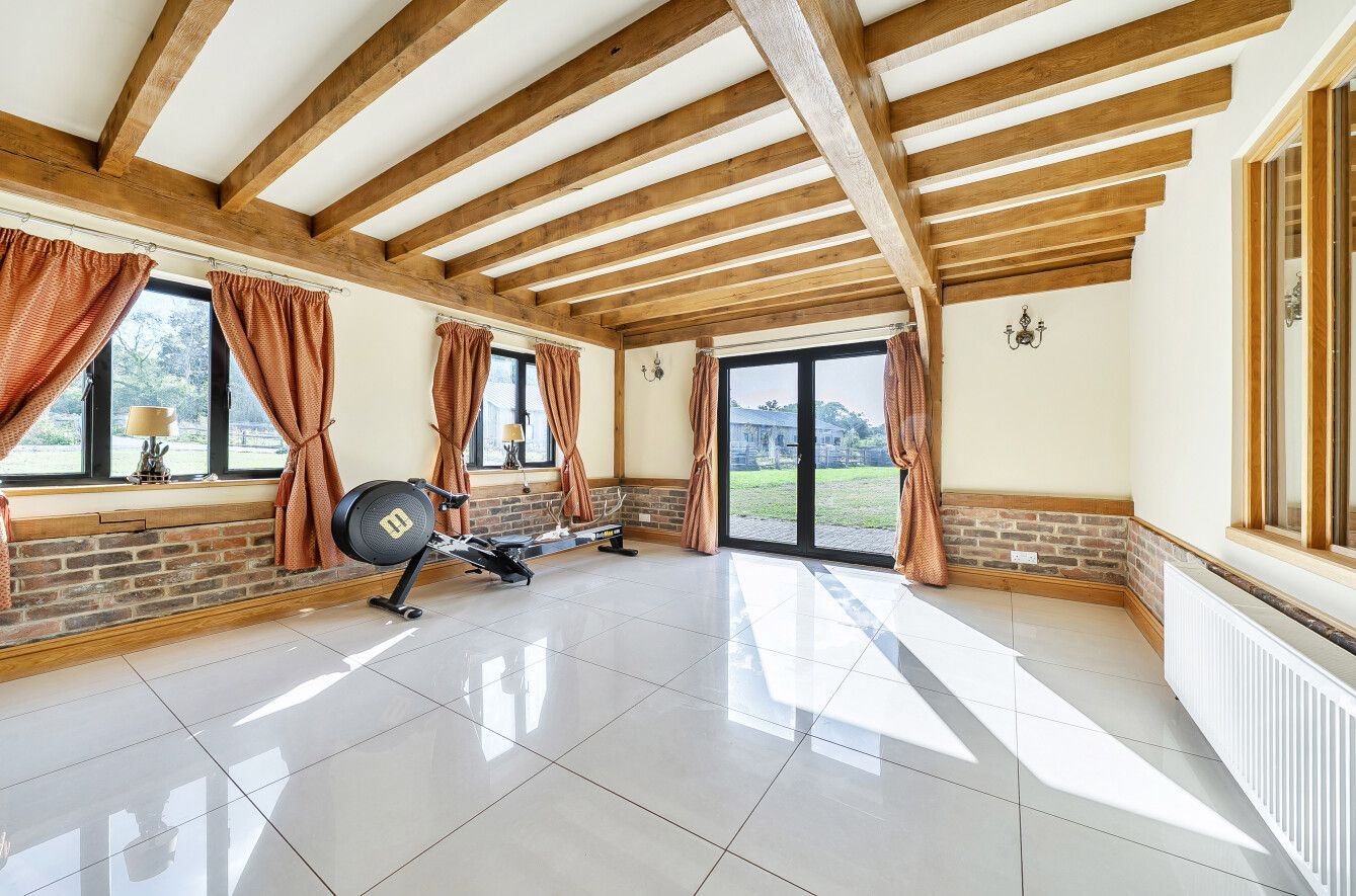 4 bedroom detached house For Sale in Tonbridge - Photograph 5