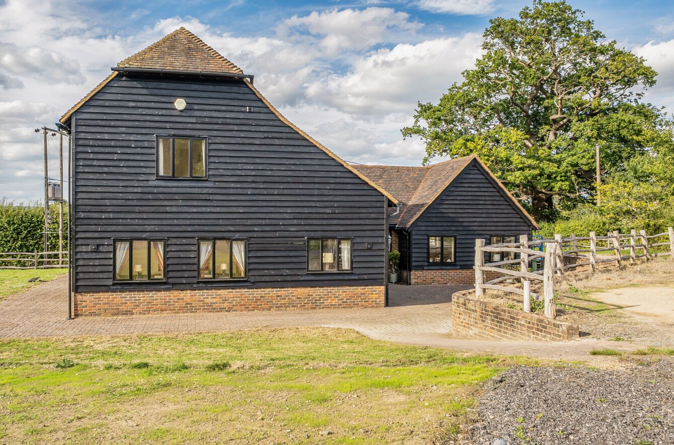 4 bedroom detached house For Sale in Tonbridge - Property photograph