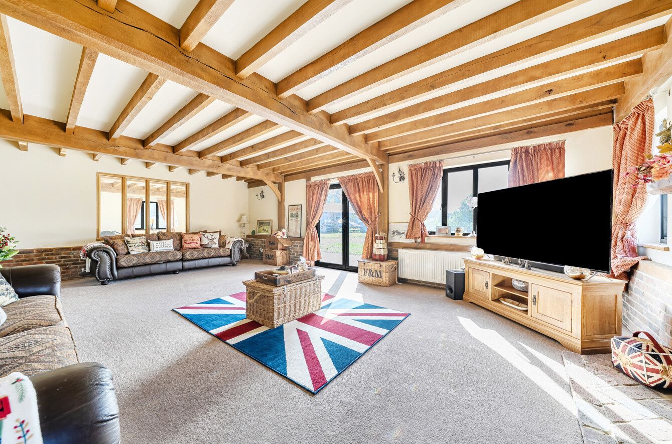4 bedroom detached house For Sale in Tonbridge - Property photograph