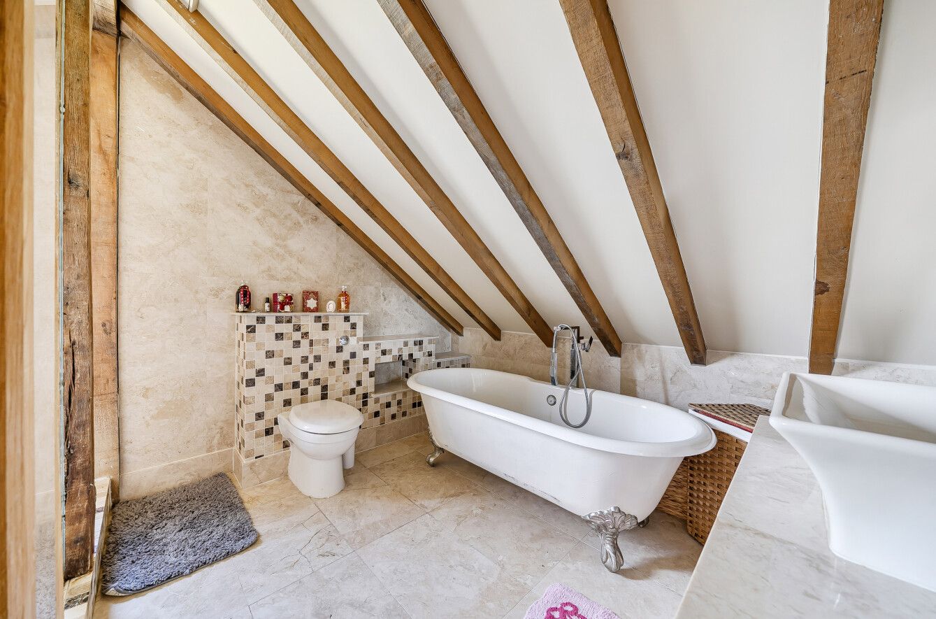 4 bedroom detached house For Sale in Tonbridge - Photograph 13