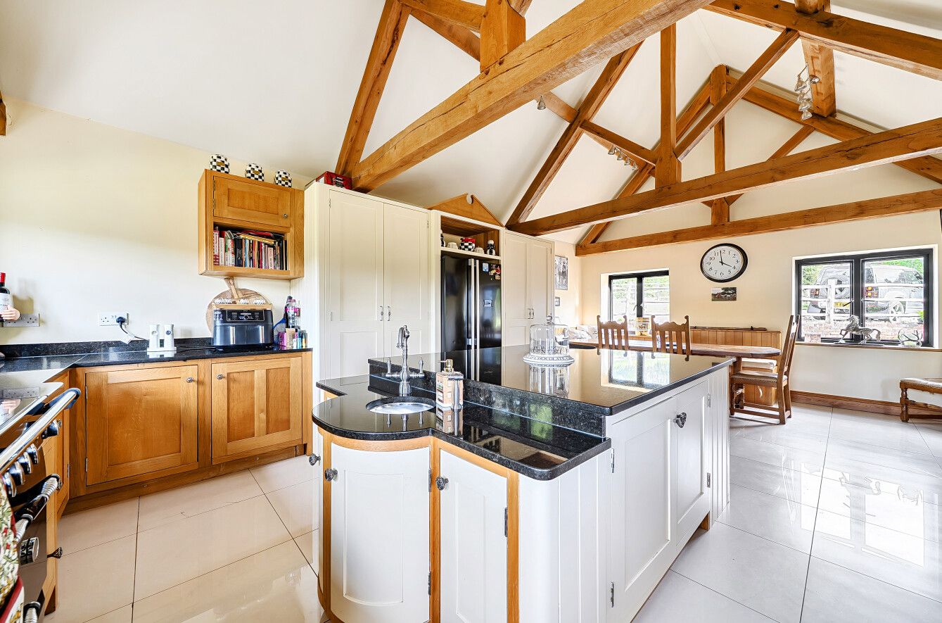 4 bedroom detached house For Sale in Tonbridge - Property photograph