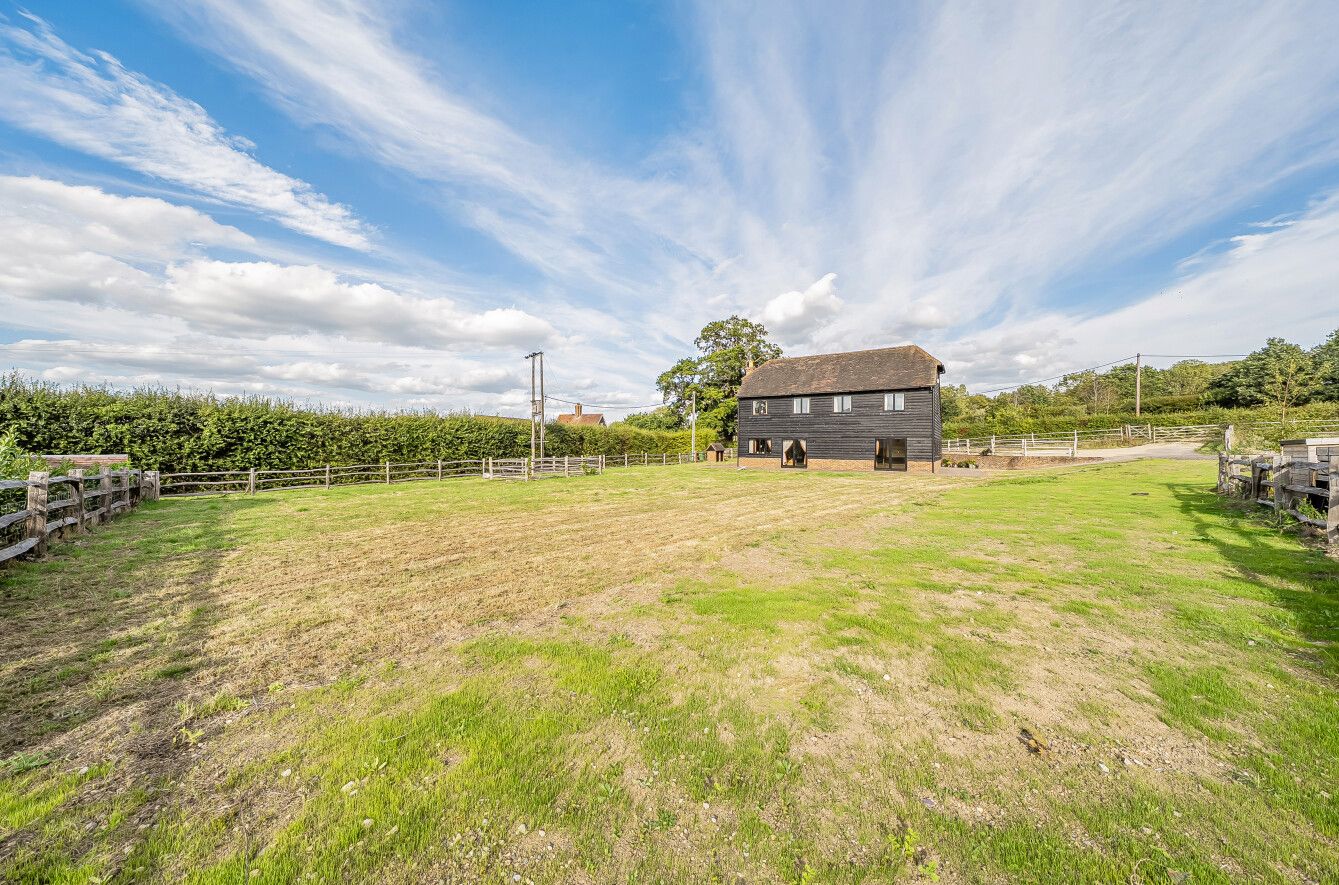 4 bedroom detached house For Sale in Tonbridge - Photograph 14
