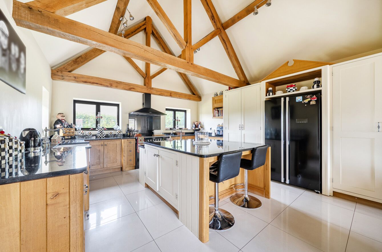4 bedroom detached house For Sale in Tonbridge - Photograph 7