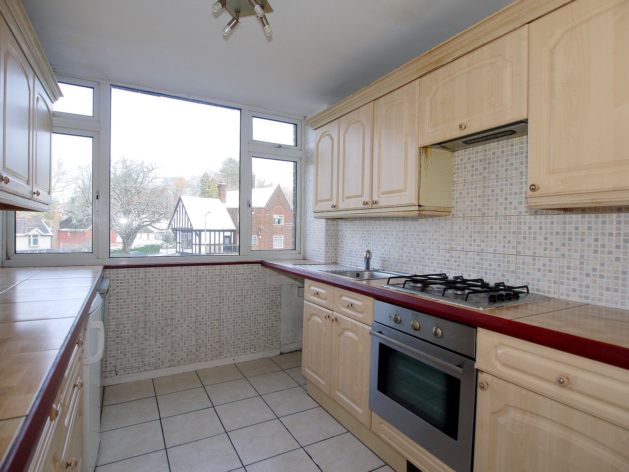 3 bedroom apartment Sold in Sevenoaks - Photograph 6