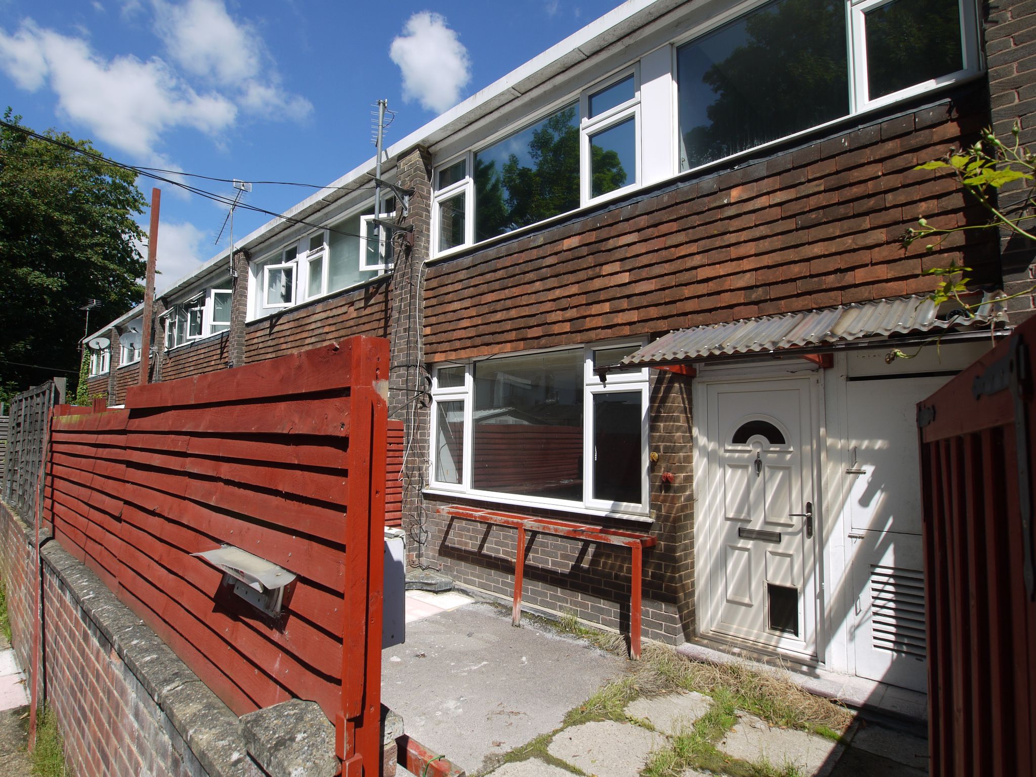 3 bedroom apartment Sold in Sevenoaks - Photograph 2