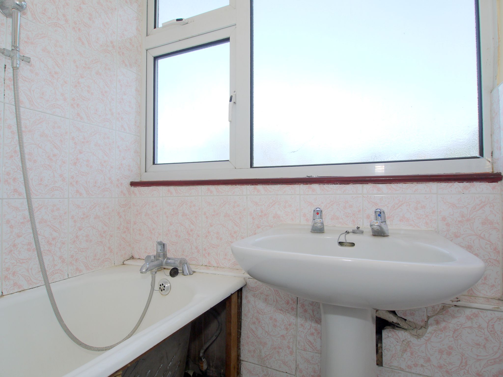 3 bedroom apartment Sold in Sevenoaks - Photograph 5