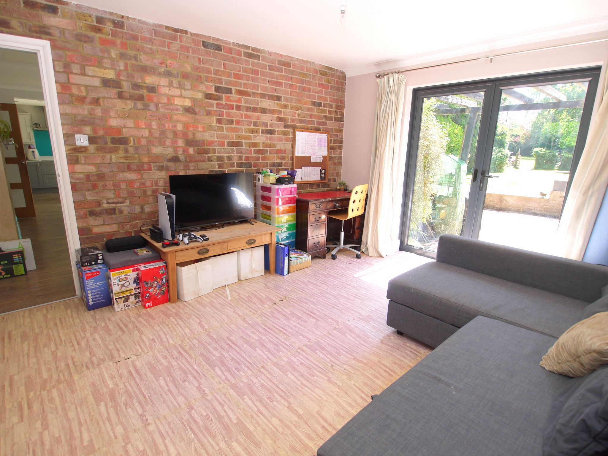 5 bedroom semi-detached house For Sale in Sevenoaks - Photograph 7