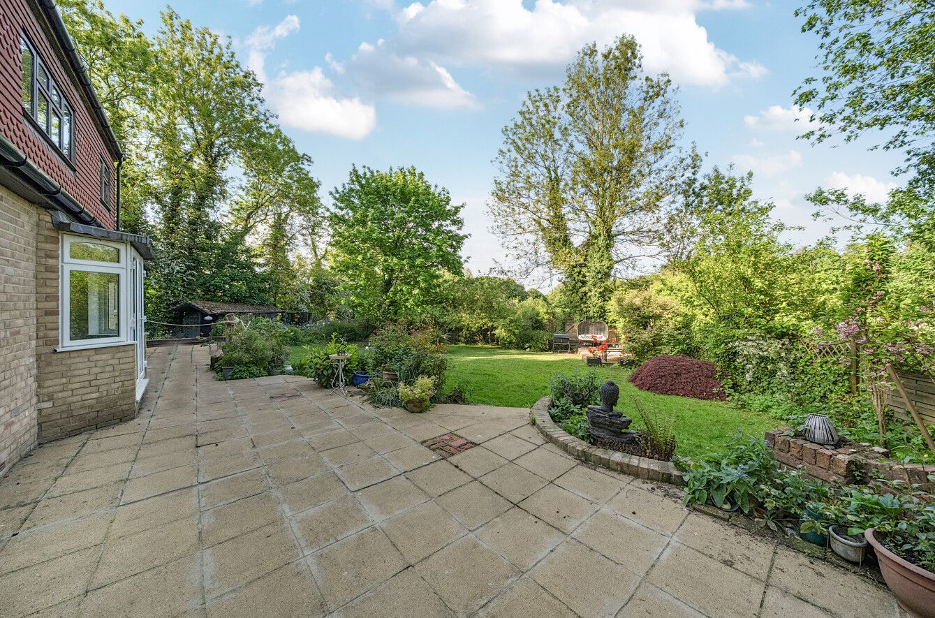 5 bedroom detached house Sold in Knockholt - Photograph 1