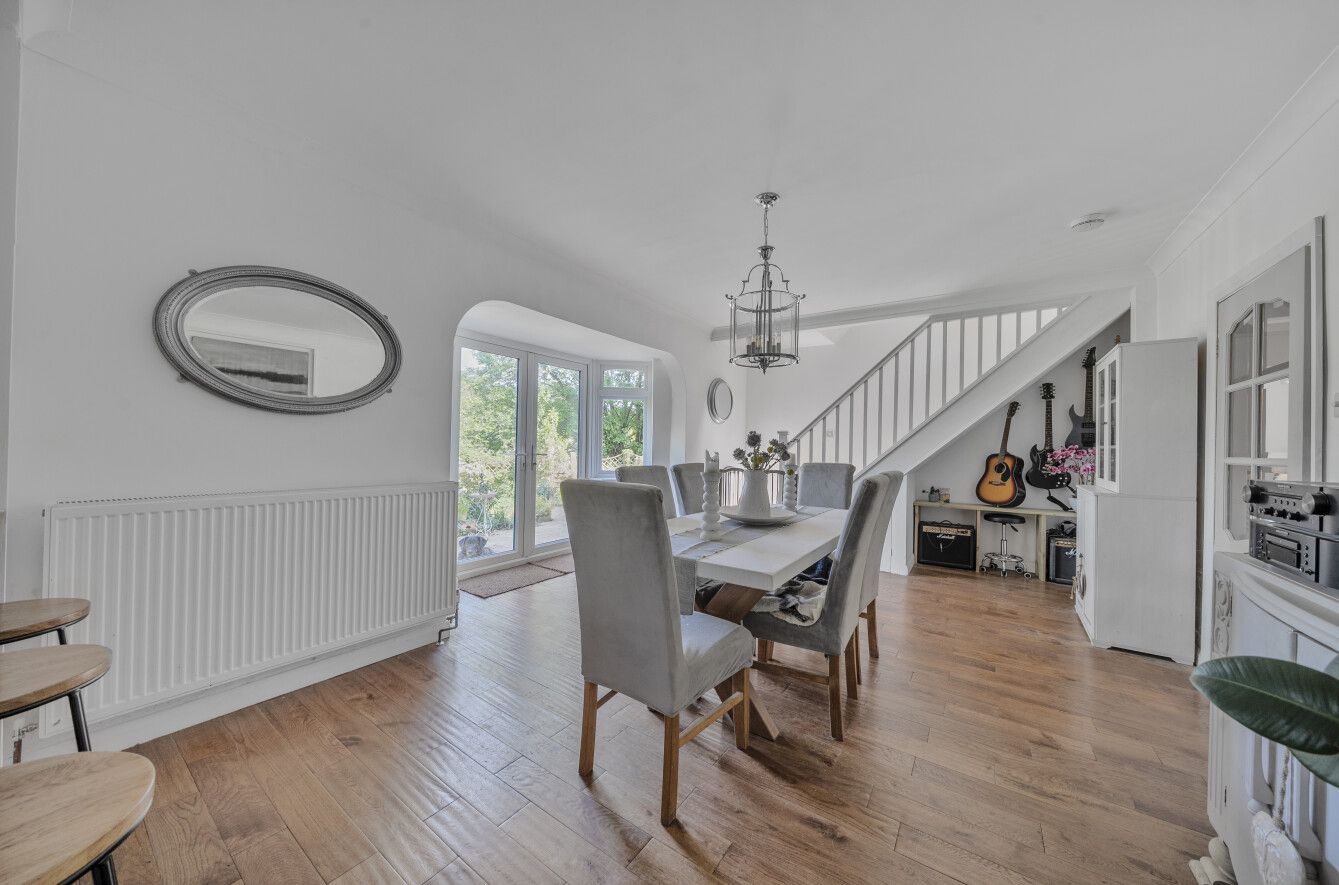 5 bedroom detached house Sold in Knockholt - Photograph 4