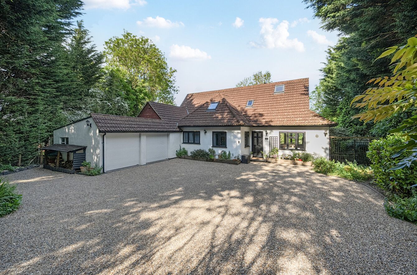 5 bedroom detached house Sold in Knockholt - Photograph 3