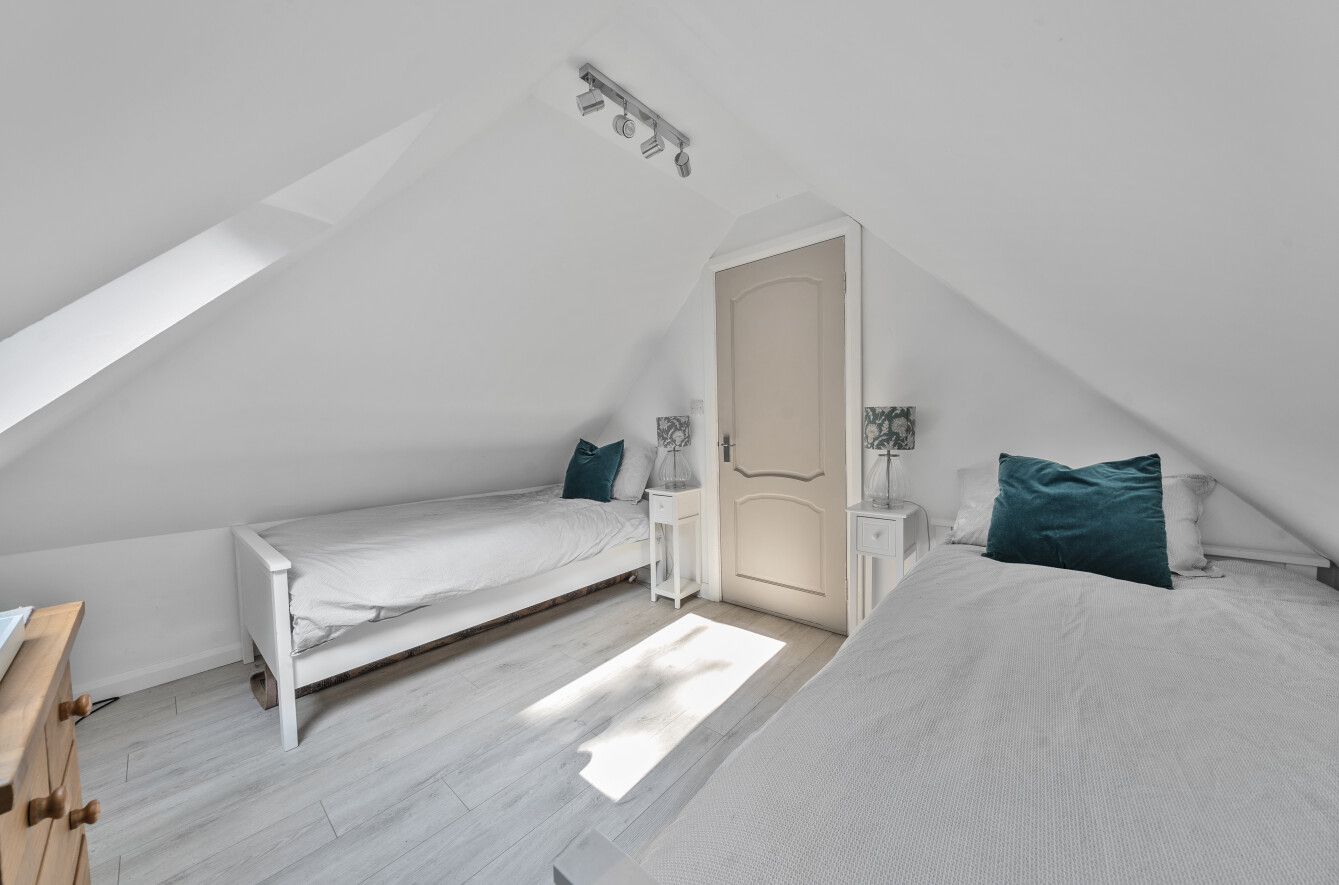 5 bedroom detached house Sold in Knockholt - Photograph 9