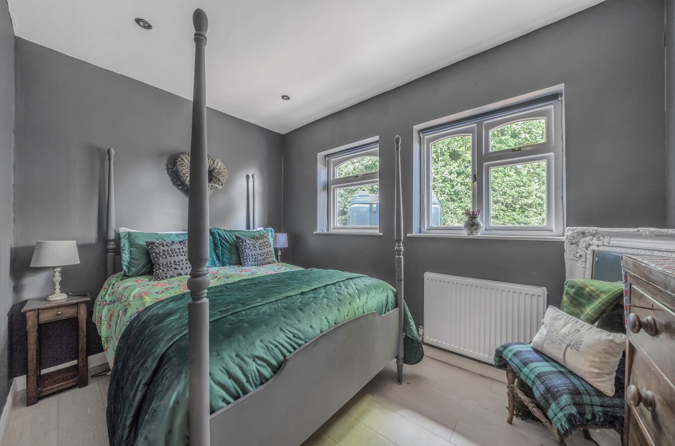 5 bedroom detached house Sold in Knockholt - Photograph 6
