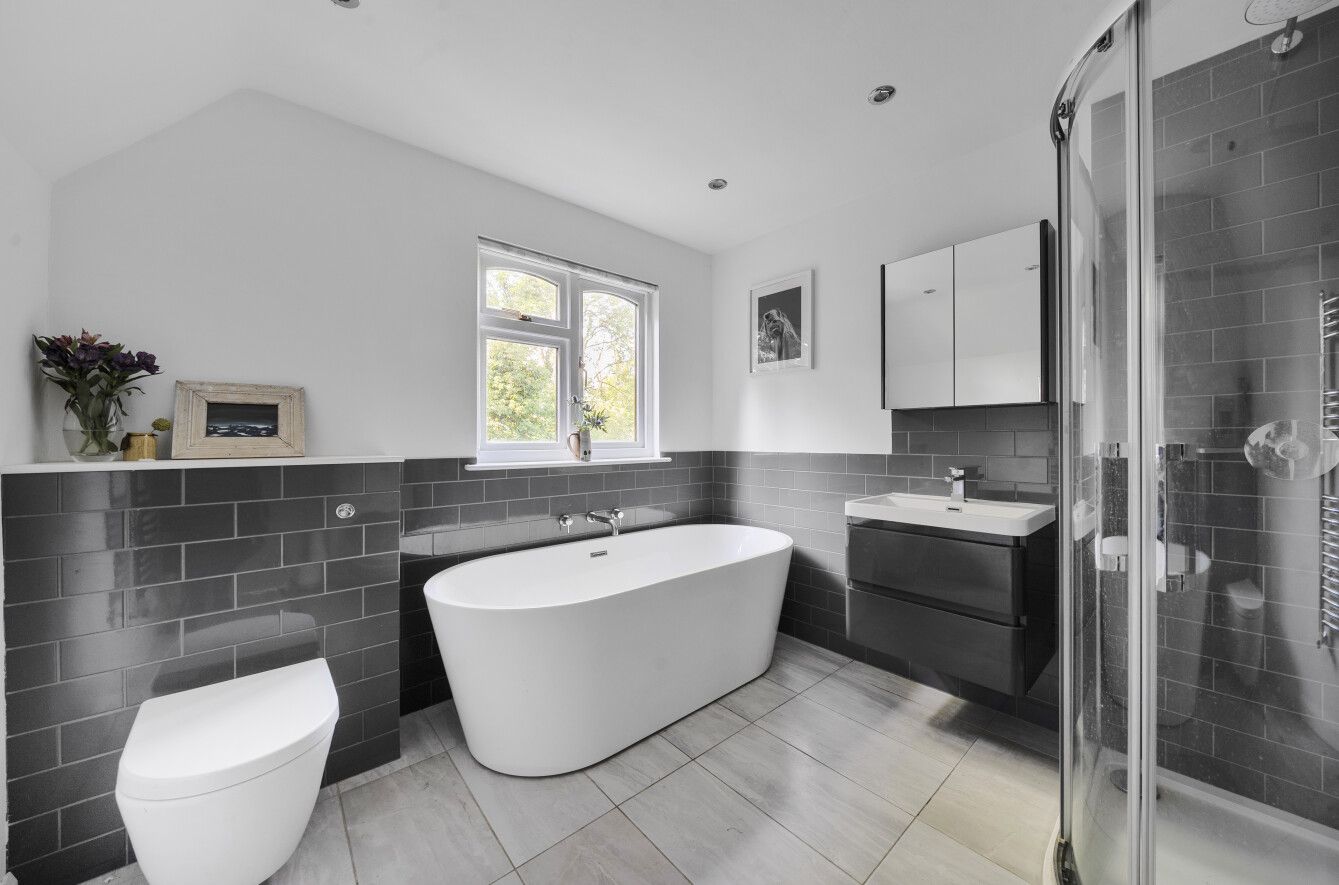 5 bedroom detached house Sold in Knockholt - Photograph 8