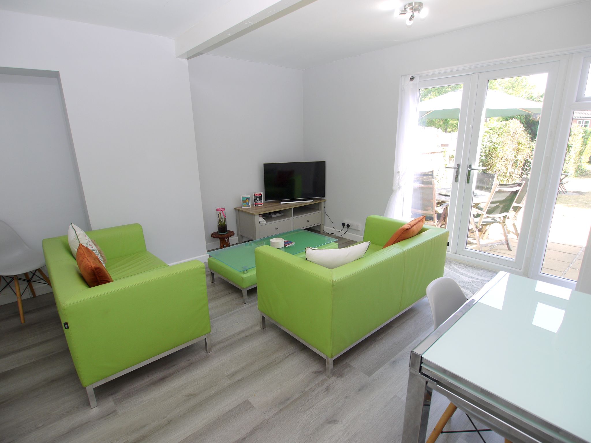 3 bedroom semi-detached house For Sale in Sevenoaks - Photograph 2