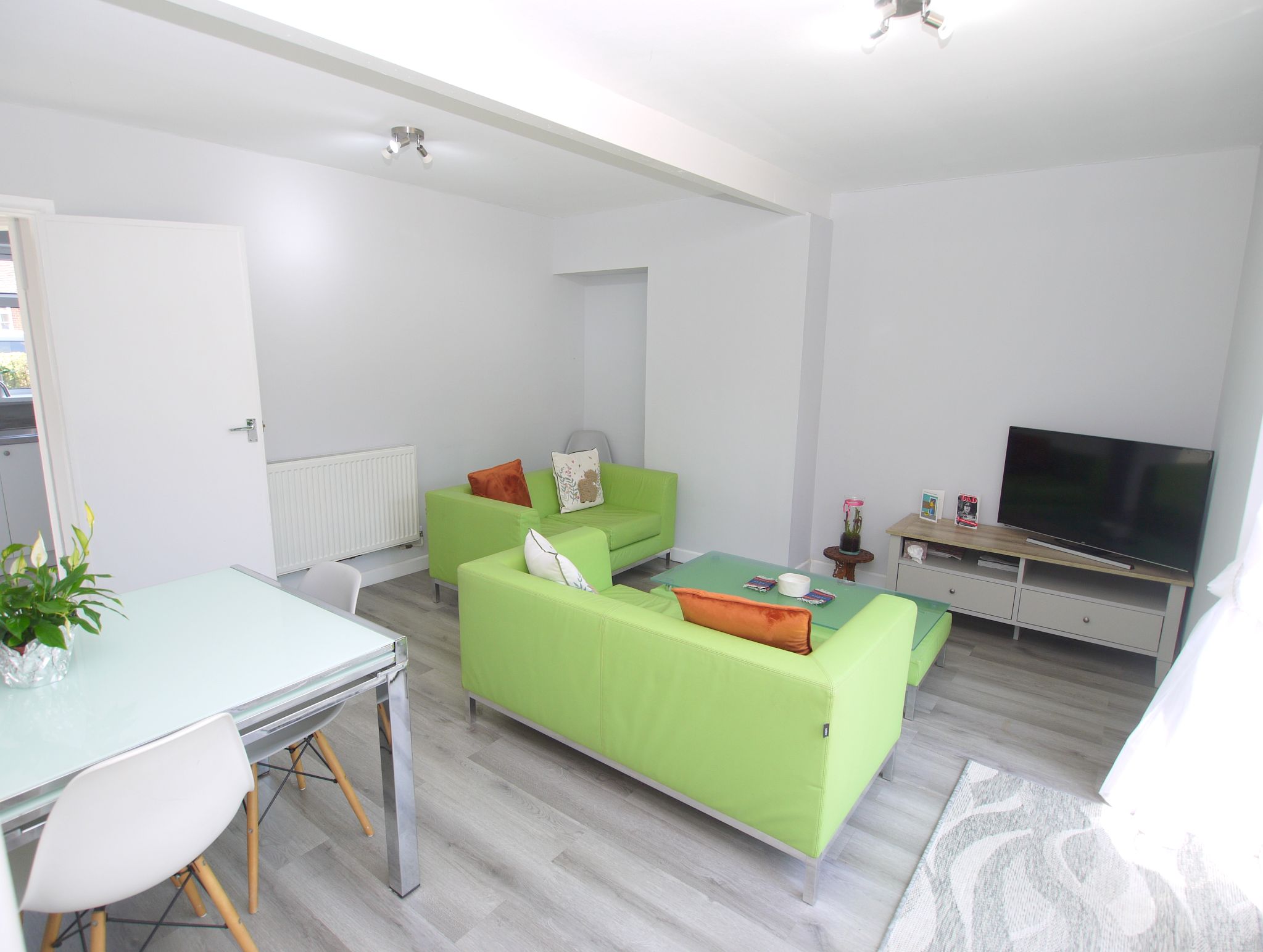 3 bedroom semi-detached house For Sale in Sevenoaks - Photograph 4