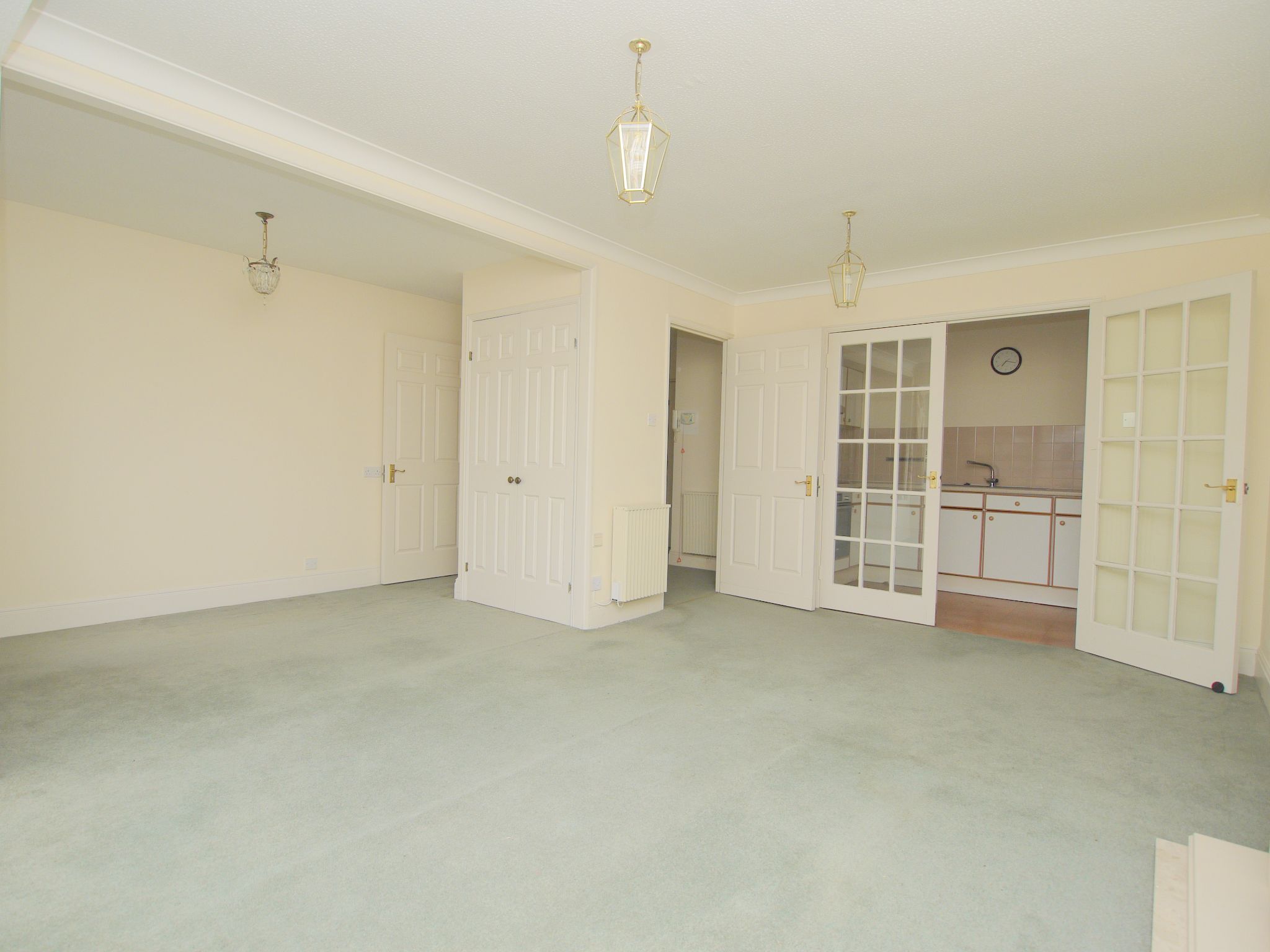 1 bedroom apartment Sold in Sevenoaks - Photograph 3