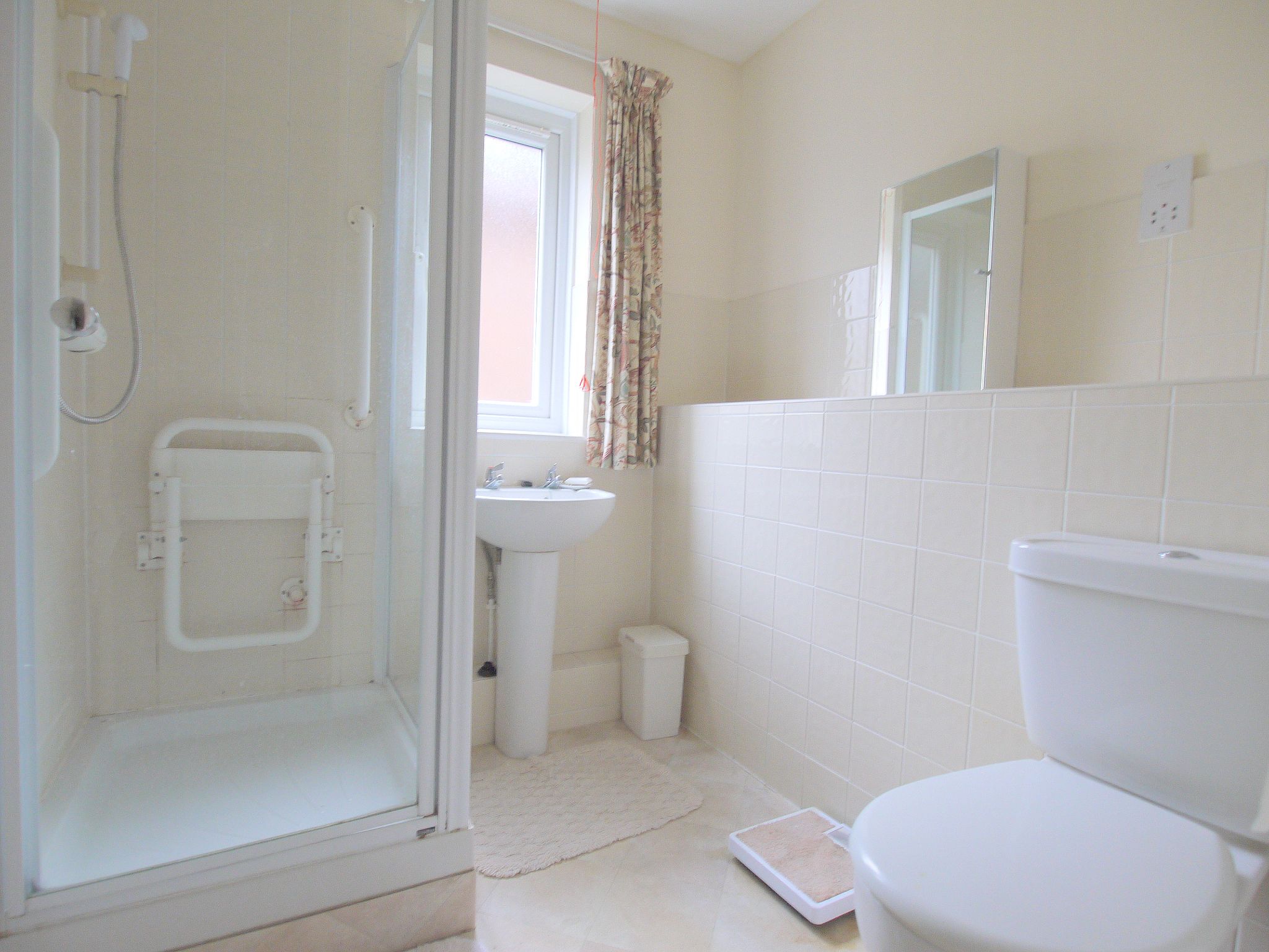 1 bedroom apartment Sold in Sevenoaks - Photograph 6