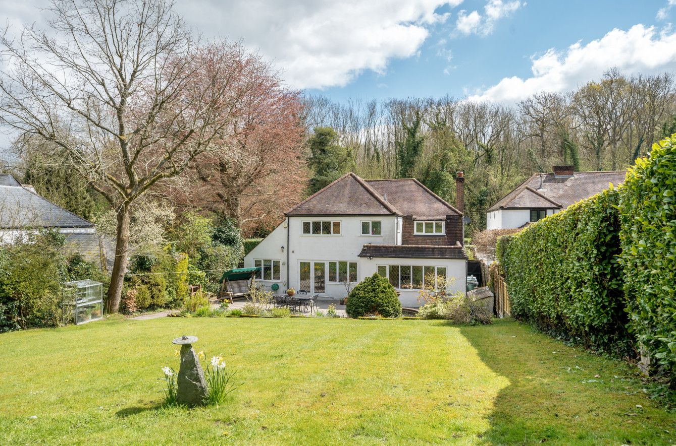5 bedroom detached house Sold in Sevenoaks - Photograph 16