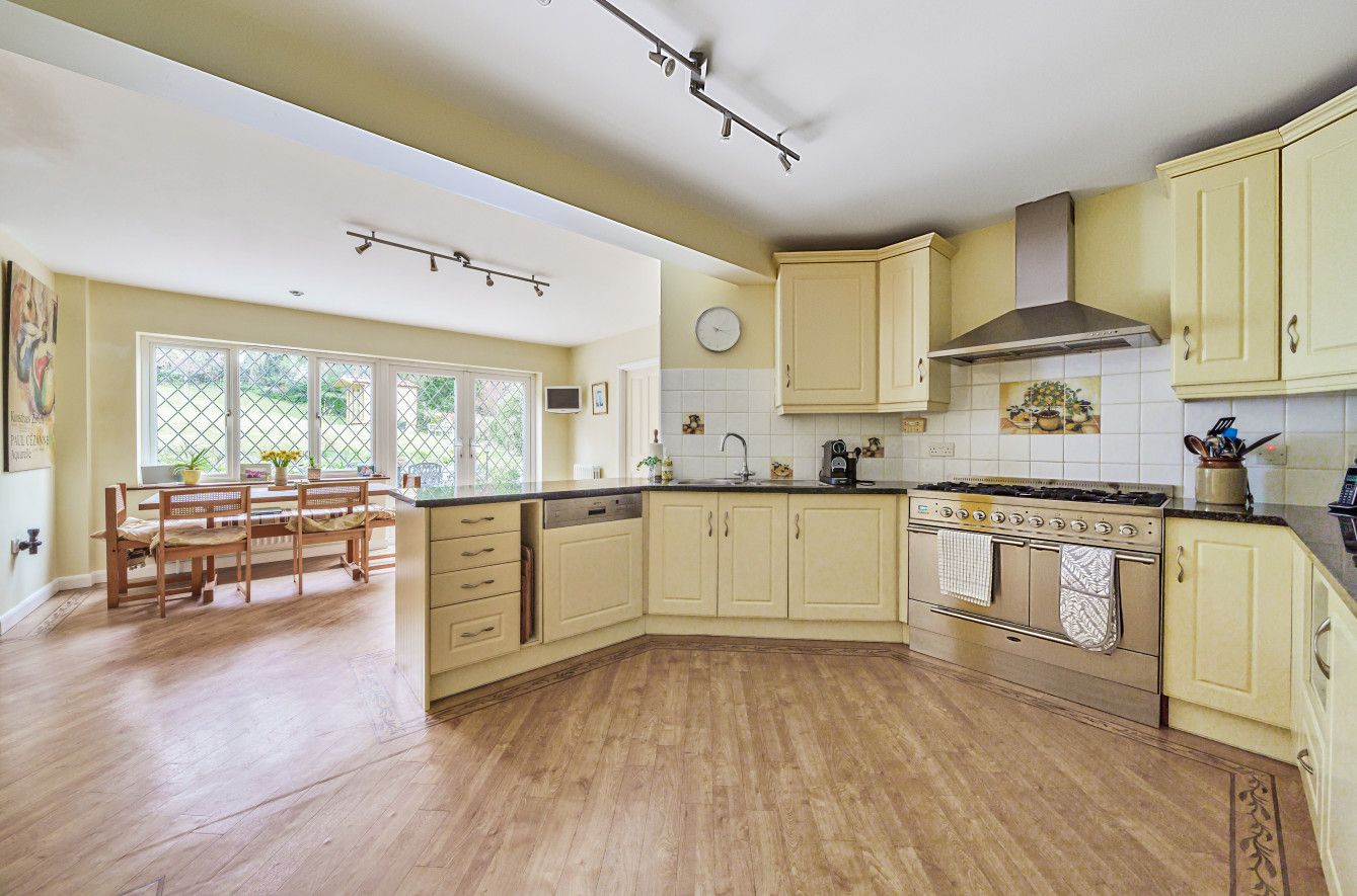 5 bedroom detached house Sold in Sevenoaks - Photograph 4