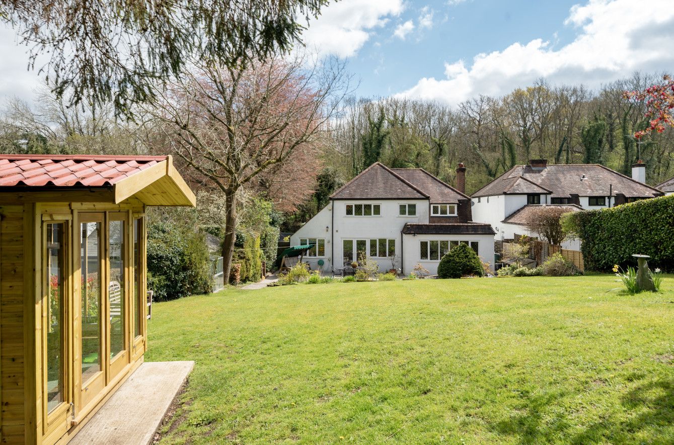 5 bedroom detached house Sold in Sevenoaks - Photograph 14