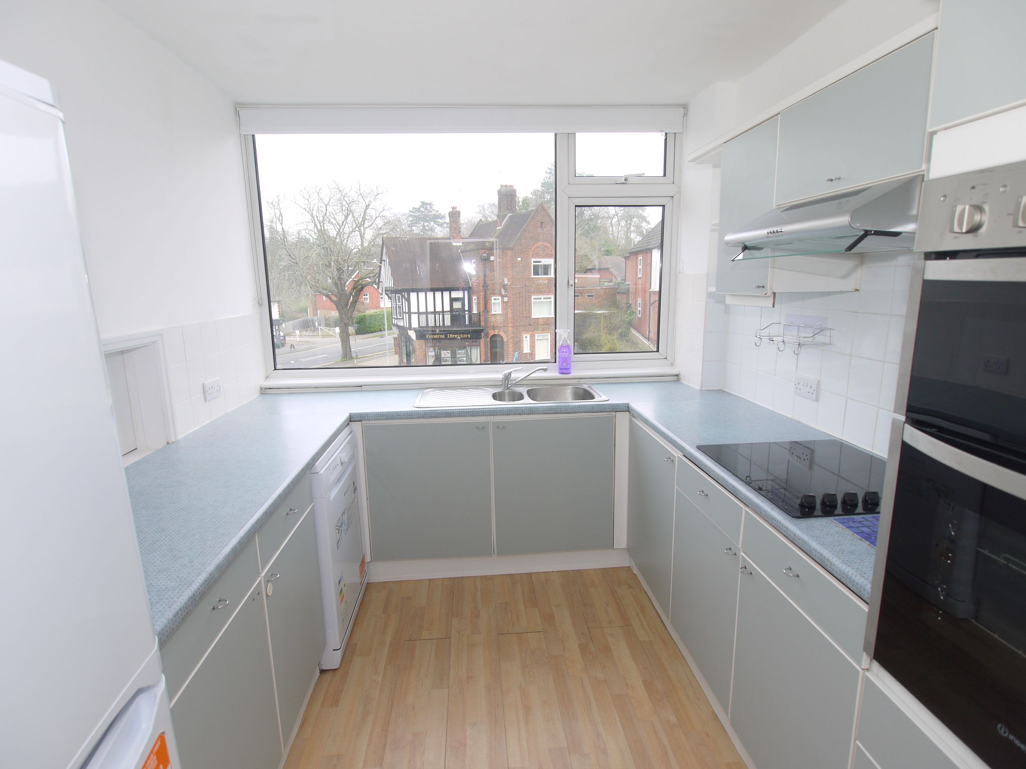 3 bedroom duplex Sold in Sevenoaks - Photograph 2