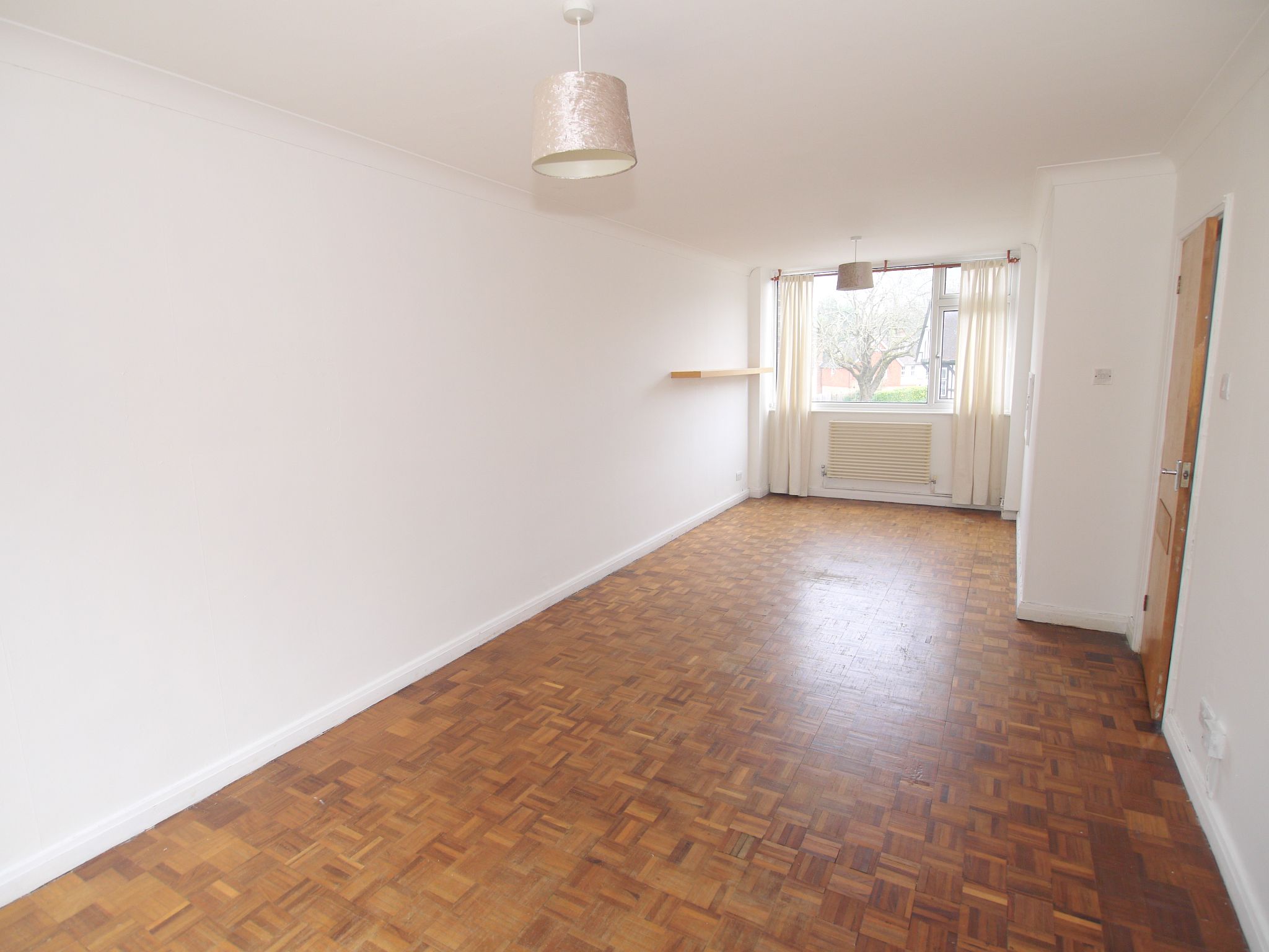 3 bedroom duplex Sold in Sevenoaks - Photograph 3