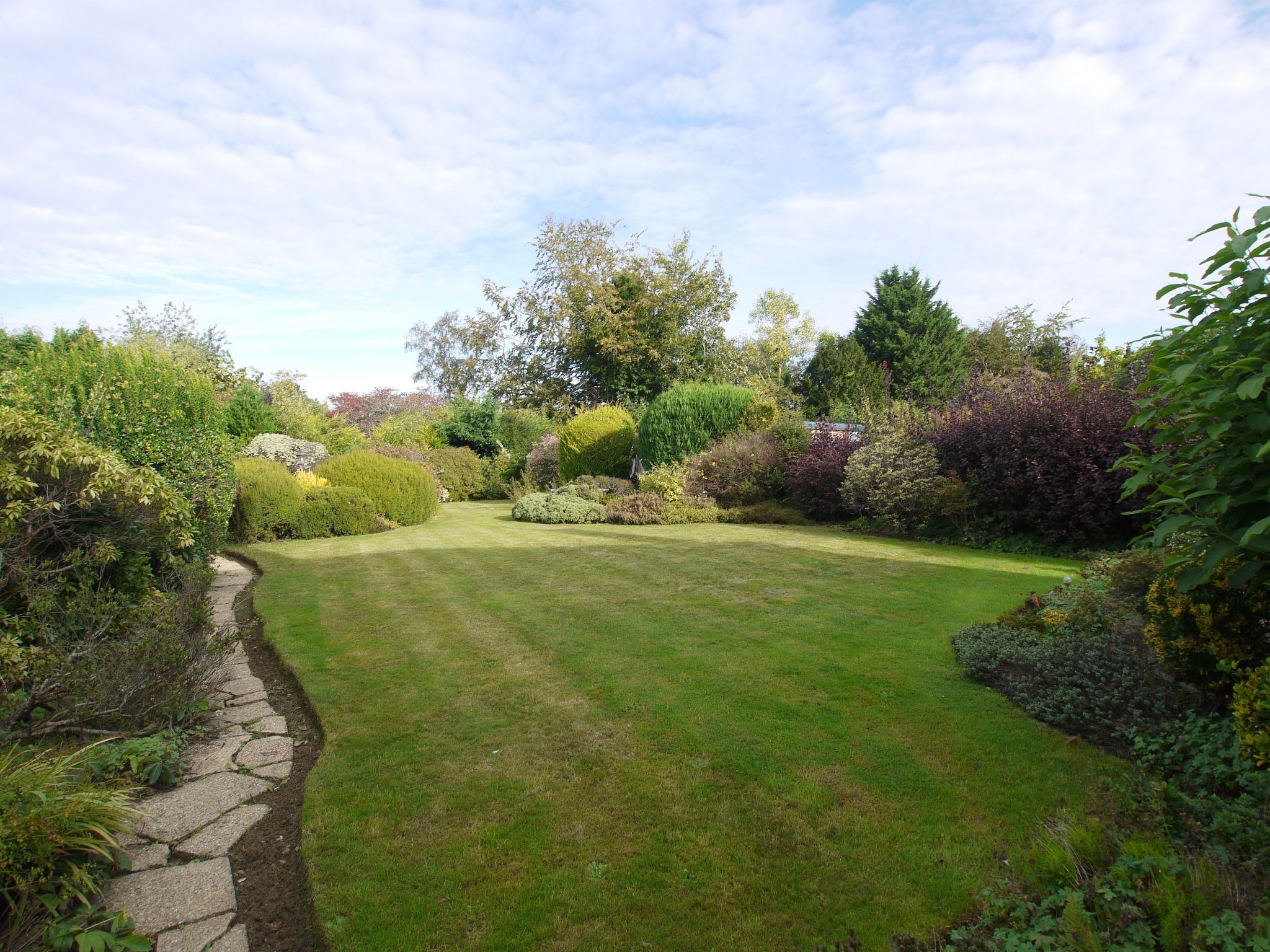 4 bedroom detached house Sold in Sevenoaks - Photograph 2