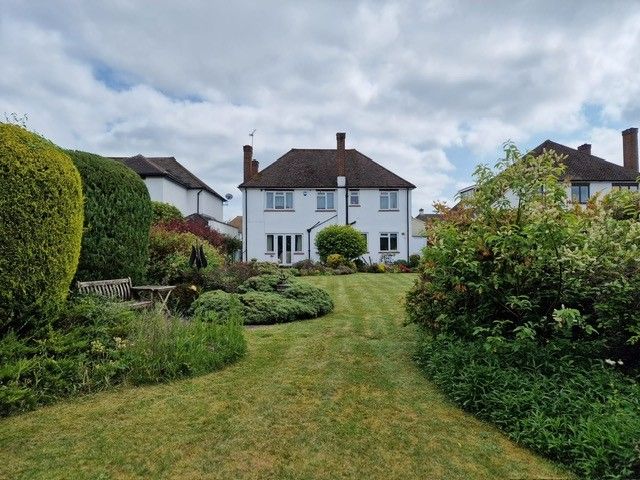 4 bedroom detached house Sold in Sevenoaks - Photograph 12