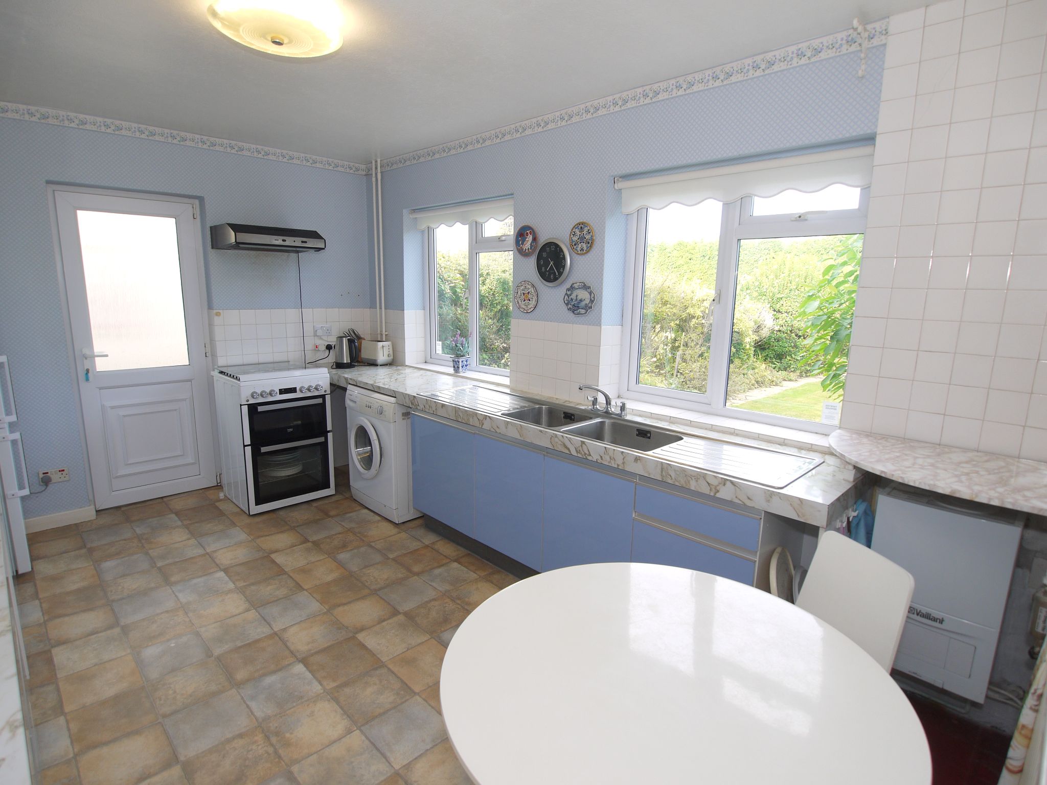 4 bedroom detached house Sold in Sevenoaks - Photograph 5