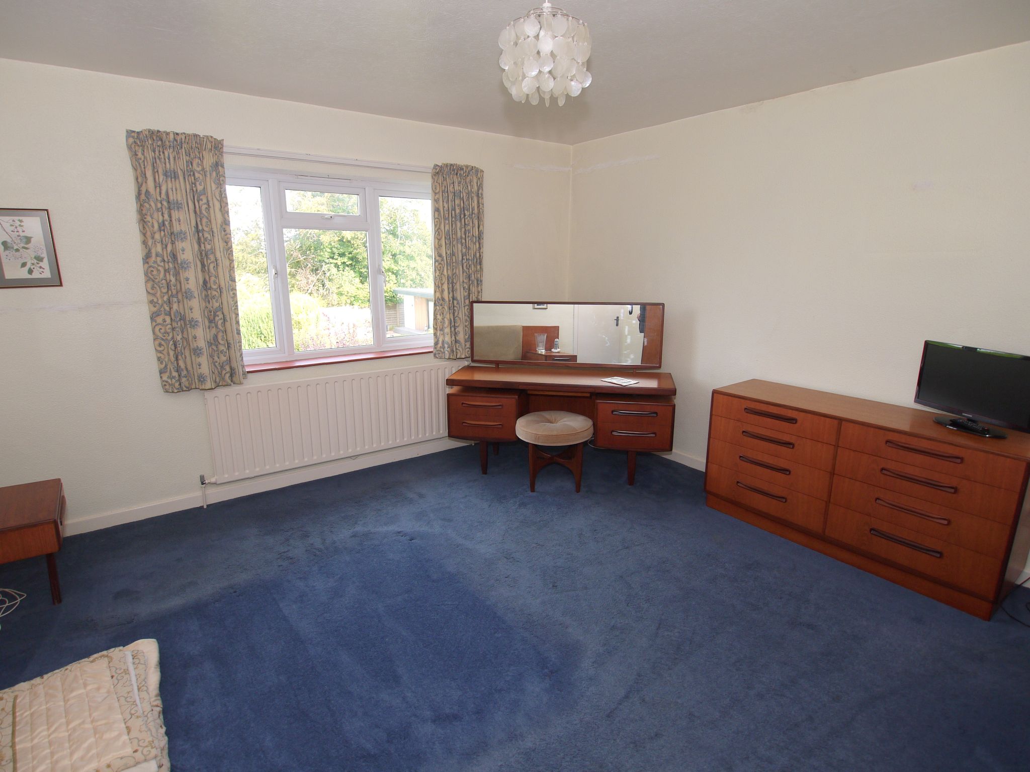 4 bedroom detached house Sold in Sevenoaks - Photograph 9