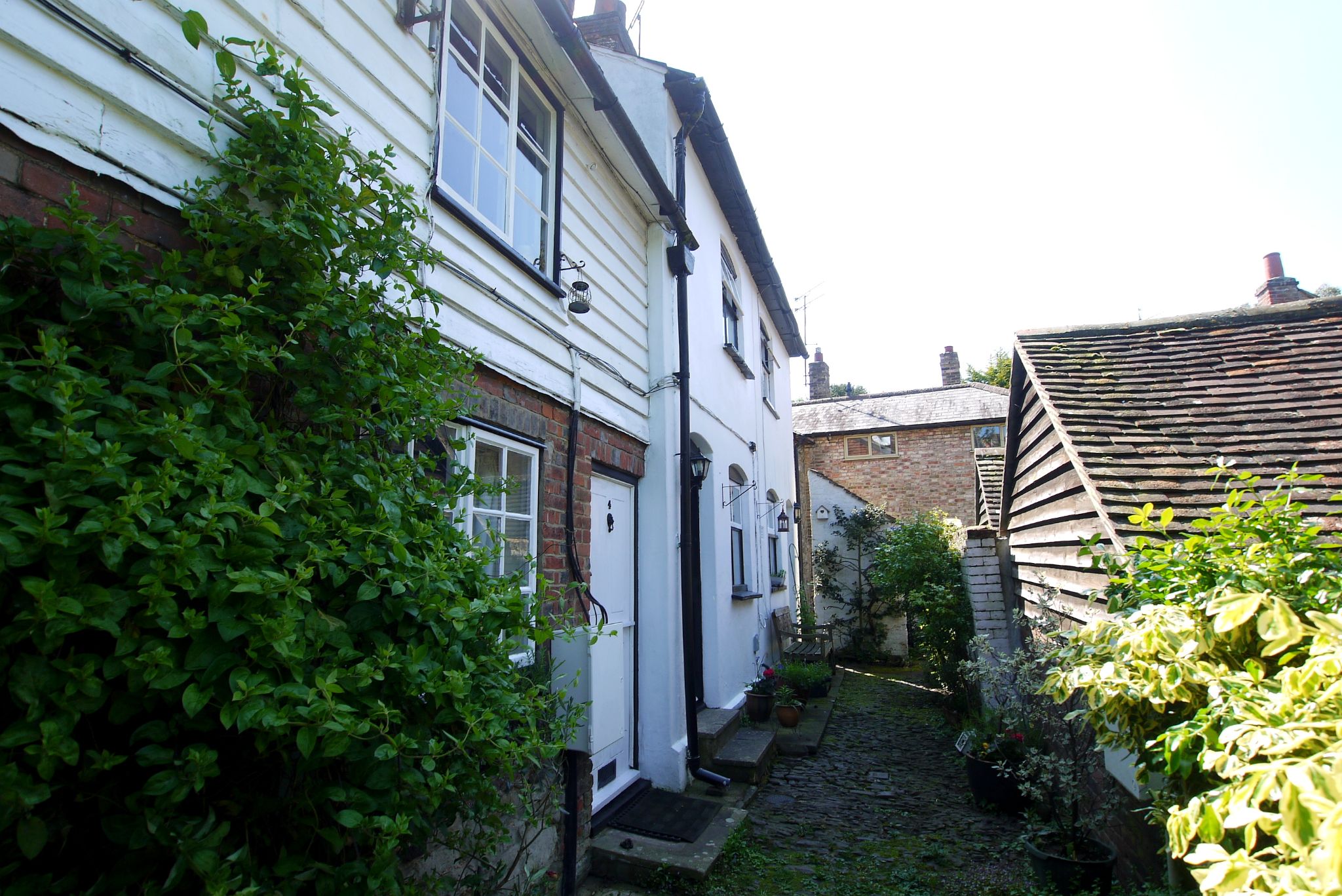 1 bedroom mid terraced house Sold in Sevenoaks - Photograph 2