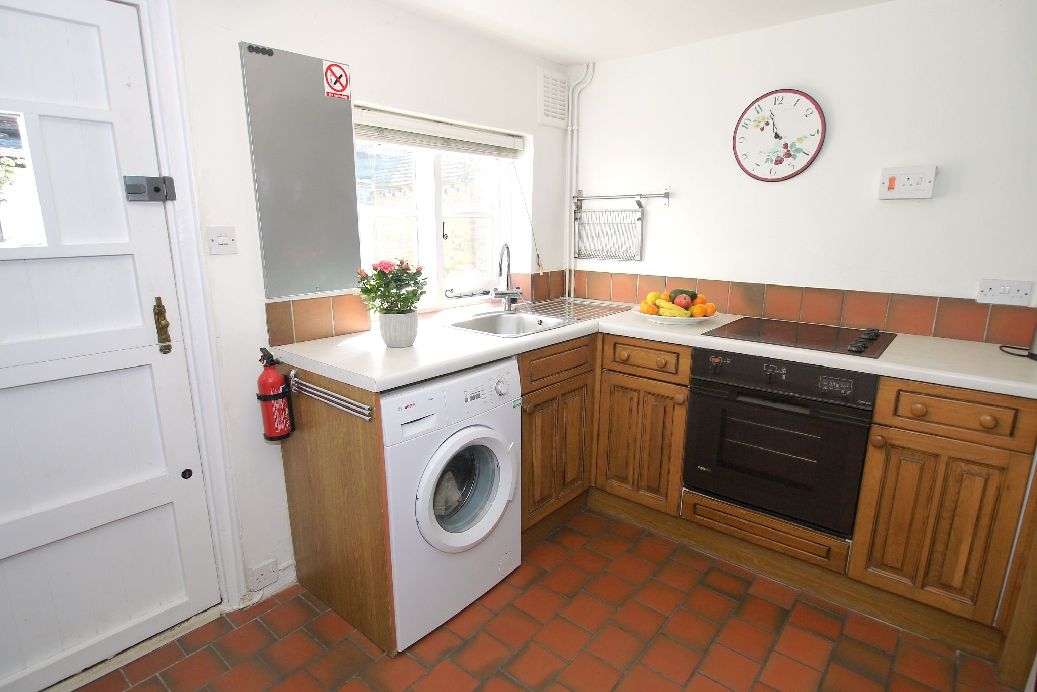 1 bedroom mid terraced house Sold in Sevenoaks - Photograph 6