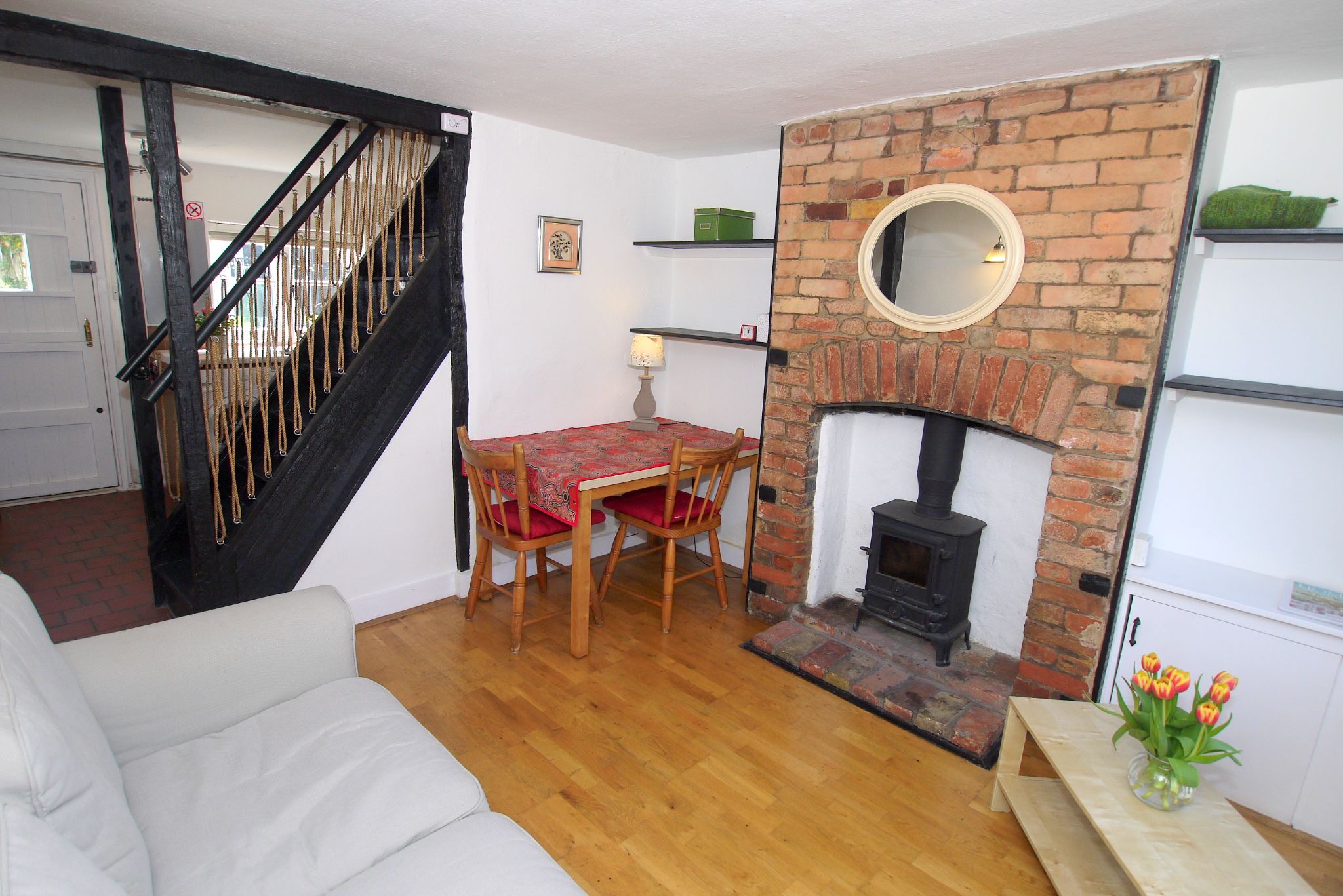 1 bedroom mid terraced house Sold in Sevenoaks - Photograph 3