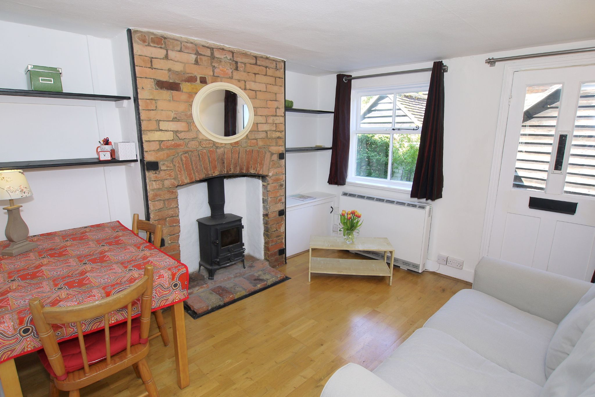 1 bedroom mid terraced house Sold in Sevenoaks - Photograph 4