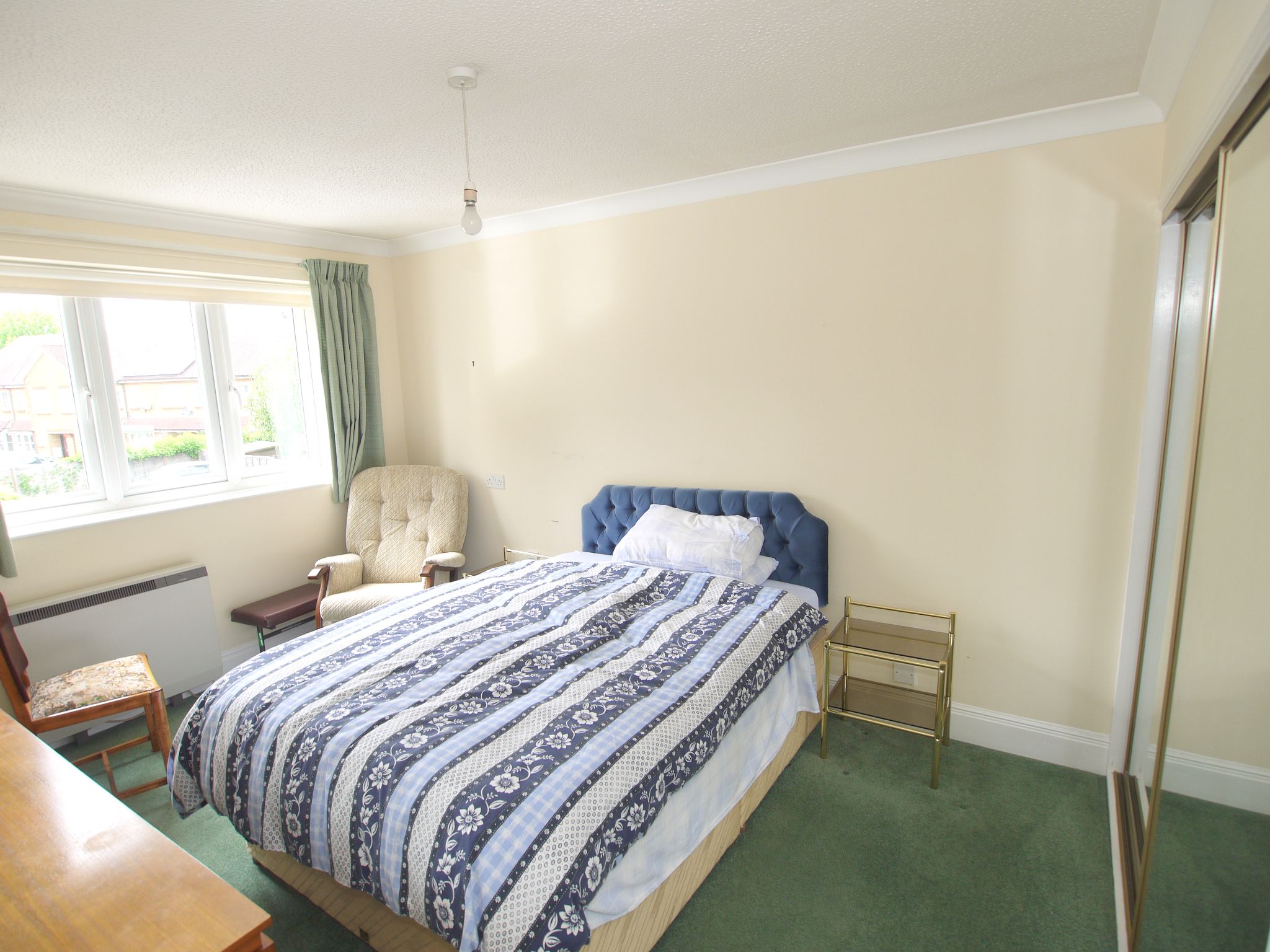 2 bedroom apartment Sold in Sevenoaks - Photograph 4