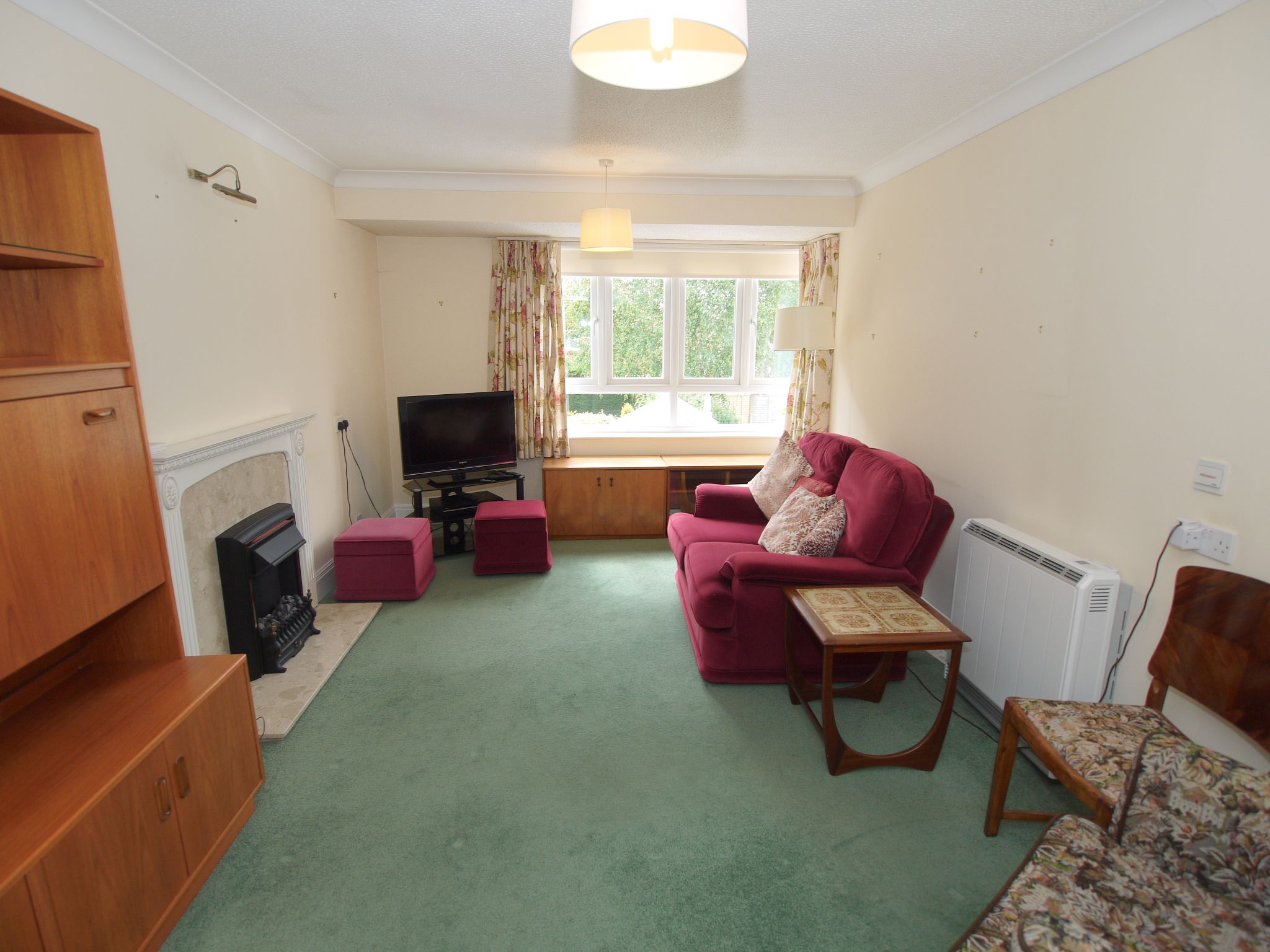 2 bedroom apartment Sold in Sevenoaks - Photograph 2