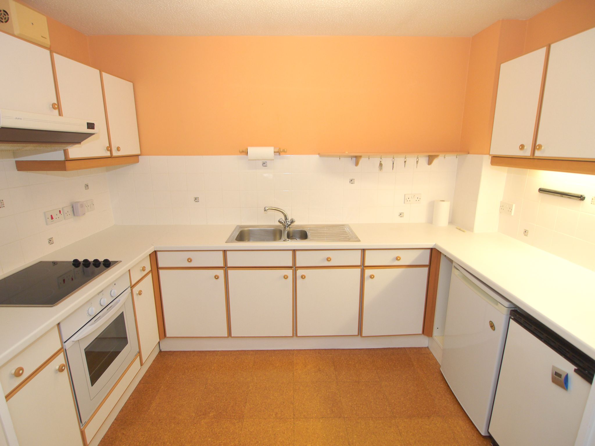 2 bedroom apartment Sold in Sevenoaks - Photograph 3