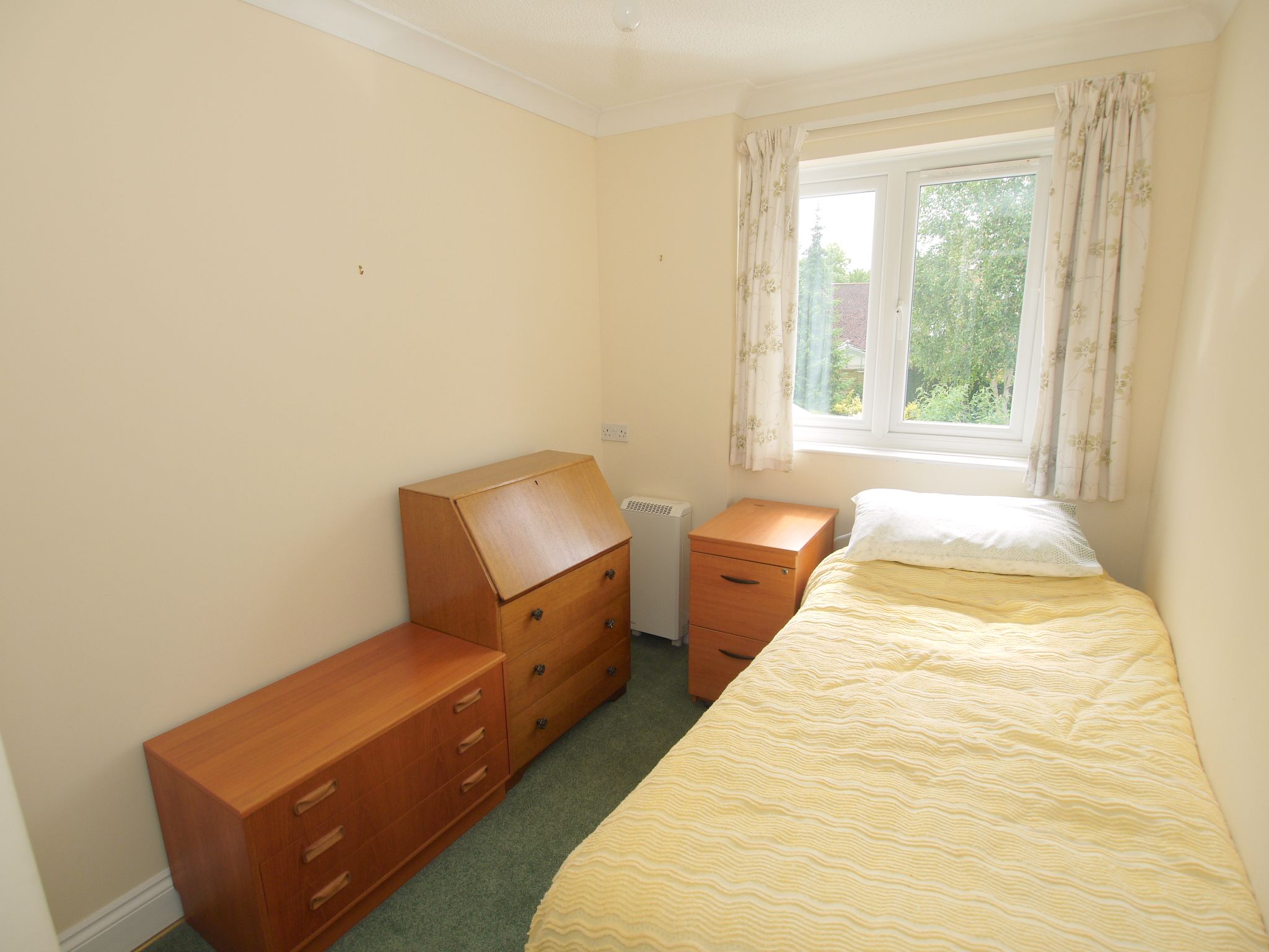 2 bedroom apartment Sold in Sevenoaks - Photograph 6