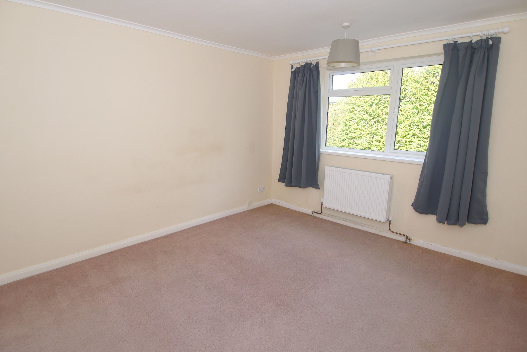 2 bedroom apartment Sold in Sevenoaks - Photograph 2