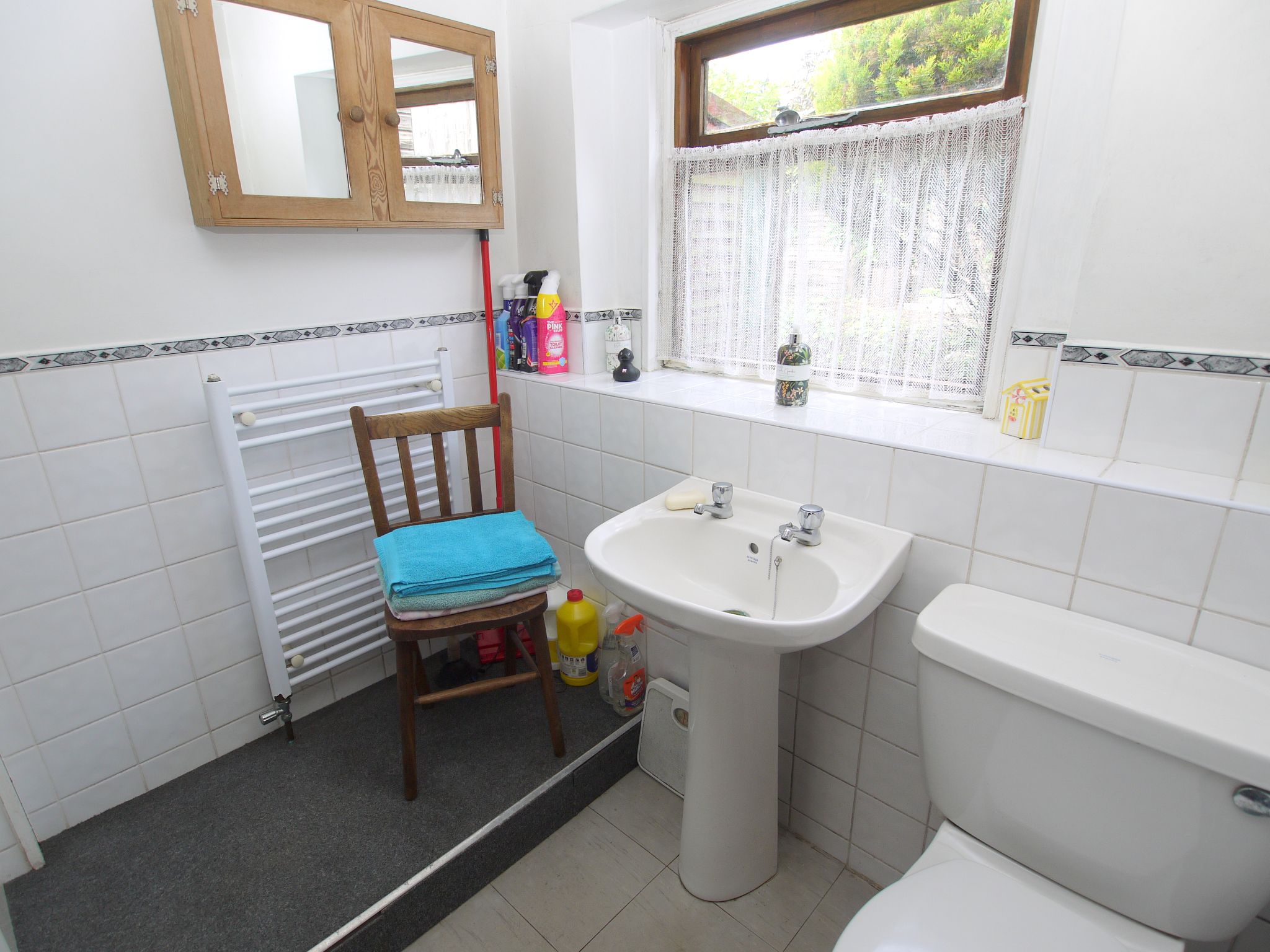 3 bedroom end terraced house For Sale in Stansted - Photograph 10