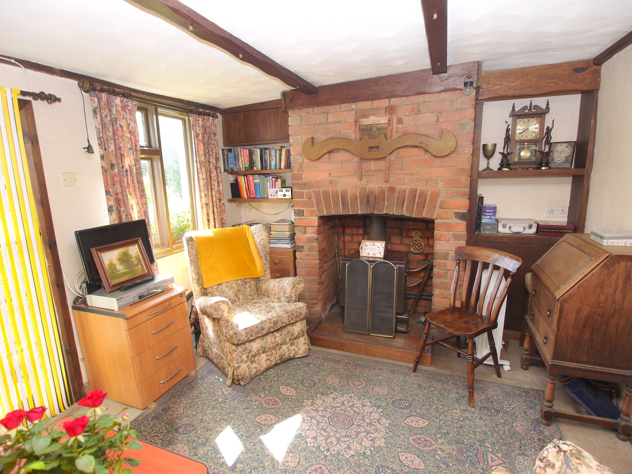 3 bedroom end terraced house For Sale in Stansted - Photograph 4