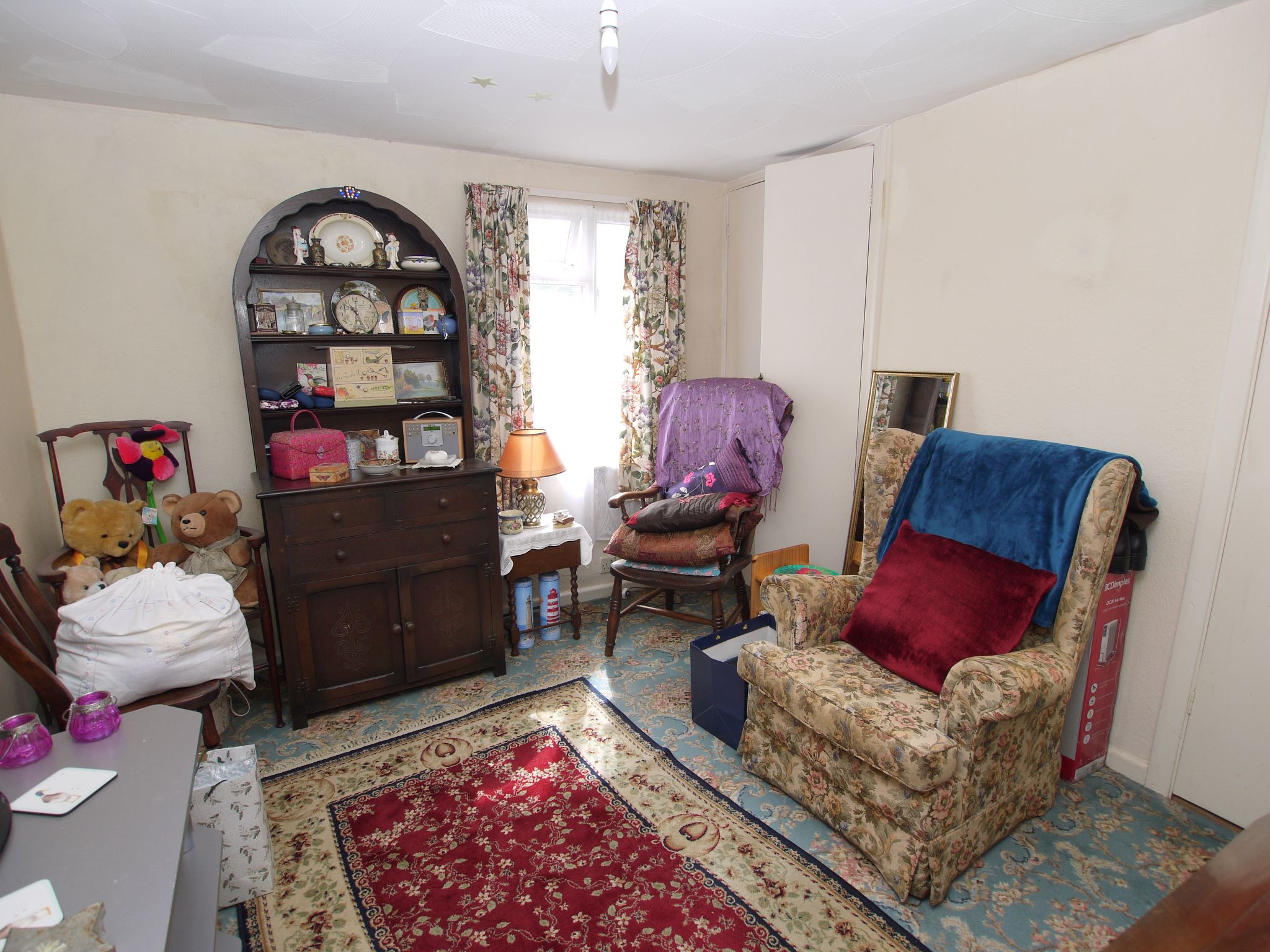 3 bedroom end terraced house For Sale in Stansted - Photograph 5