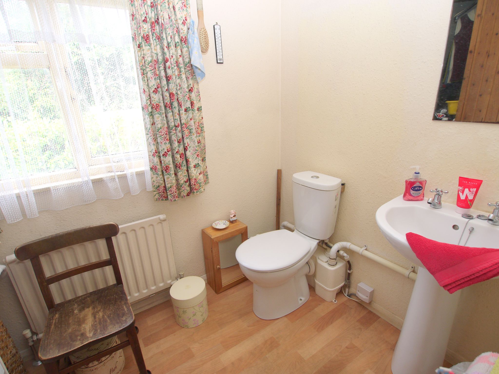 3 bedroom end terraced house For Sale in Stansted - Photograph 9
