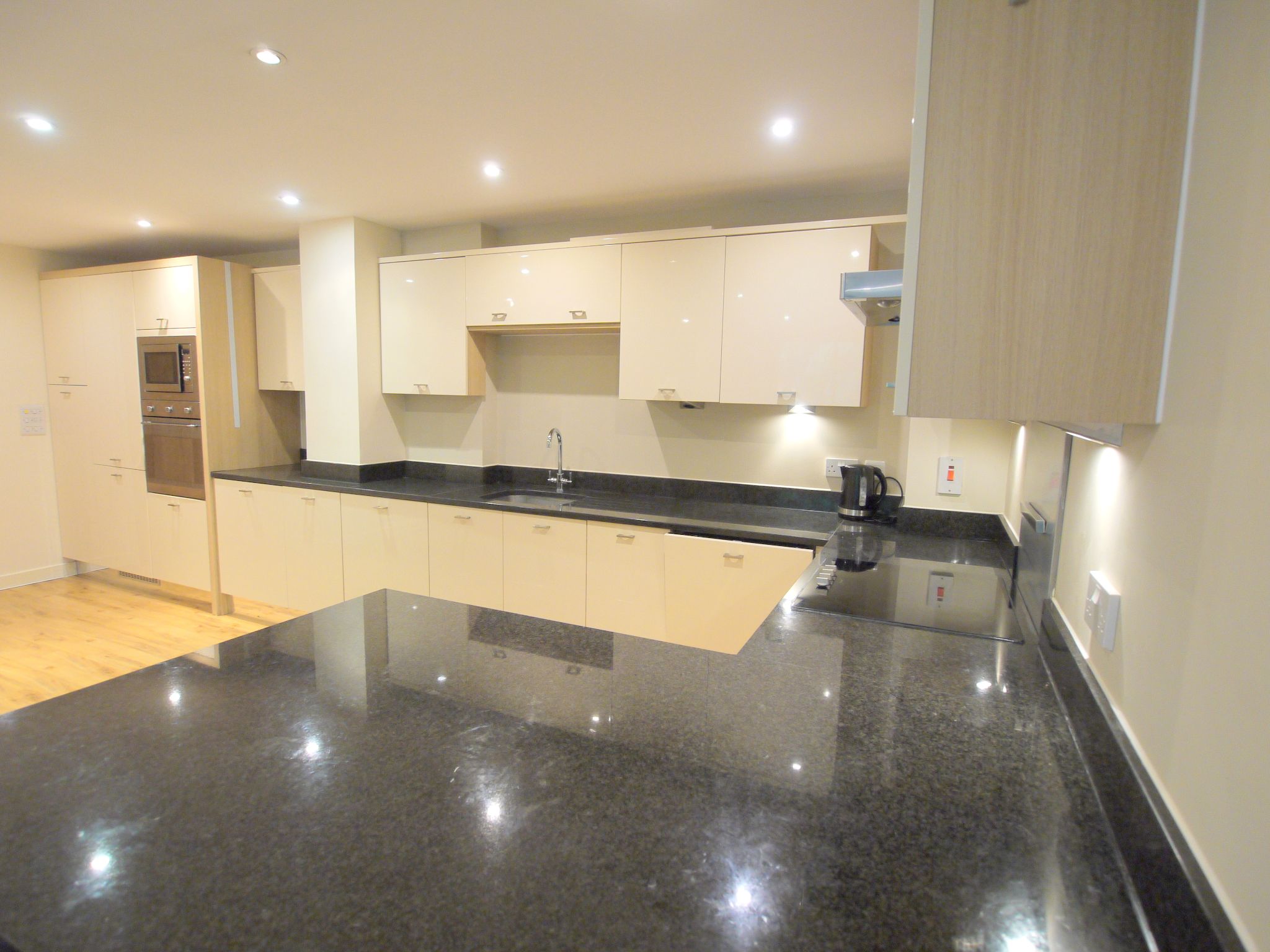 2 bedroom apartment SSTC in Sevenoaks - Photograph 5