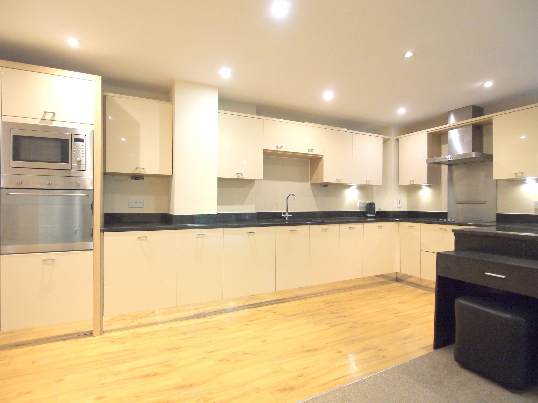 2 bedroom apartment SSTC in Sevenoaks - Photograph 2