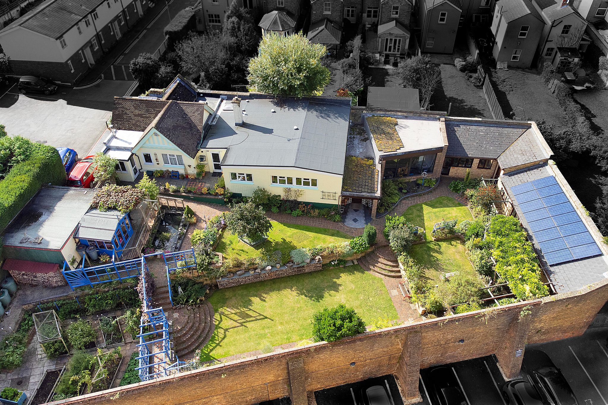 4 bedroom detached house Sold in Sevenoaks - Photograph 1
