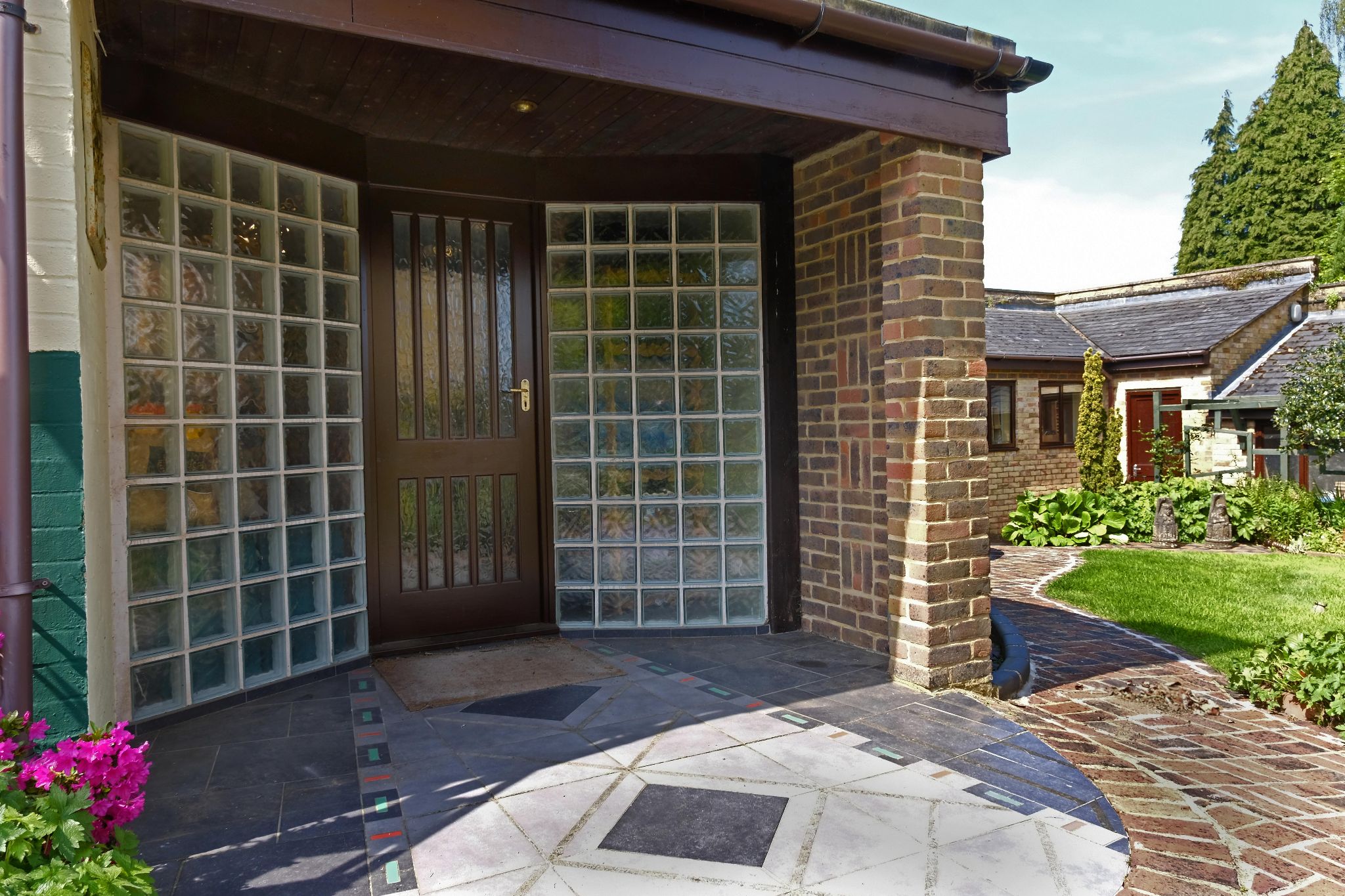 4 bedroom detached house Sold in Sevenoaks - Photograph 11