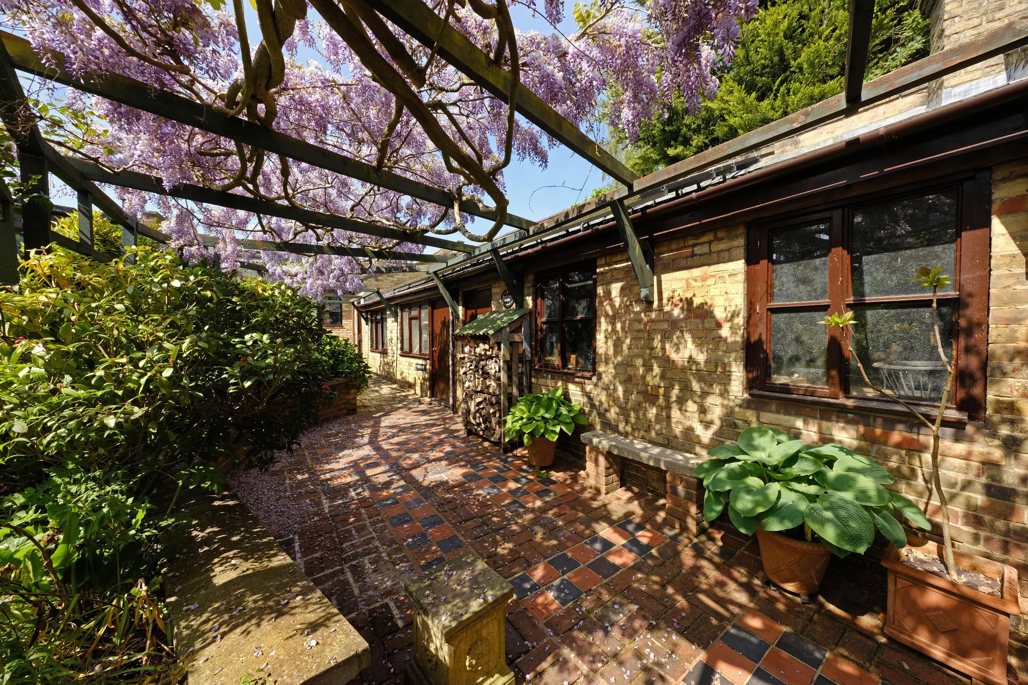 4 bedroom detached house Sold in Sevenoaks - Photograph 14